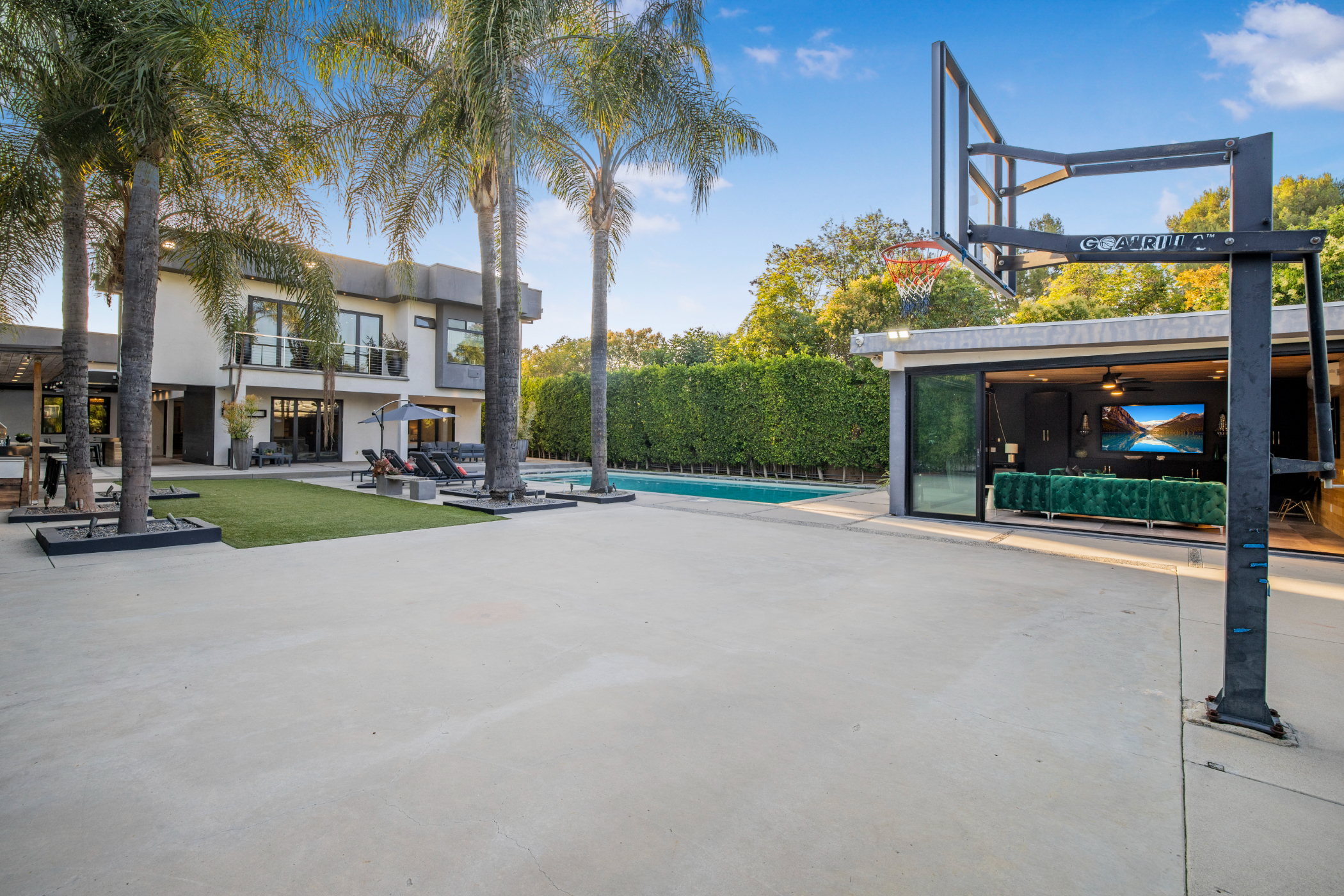 Louise Modern | Photo 59