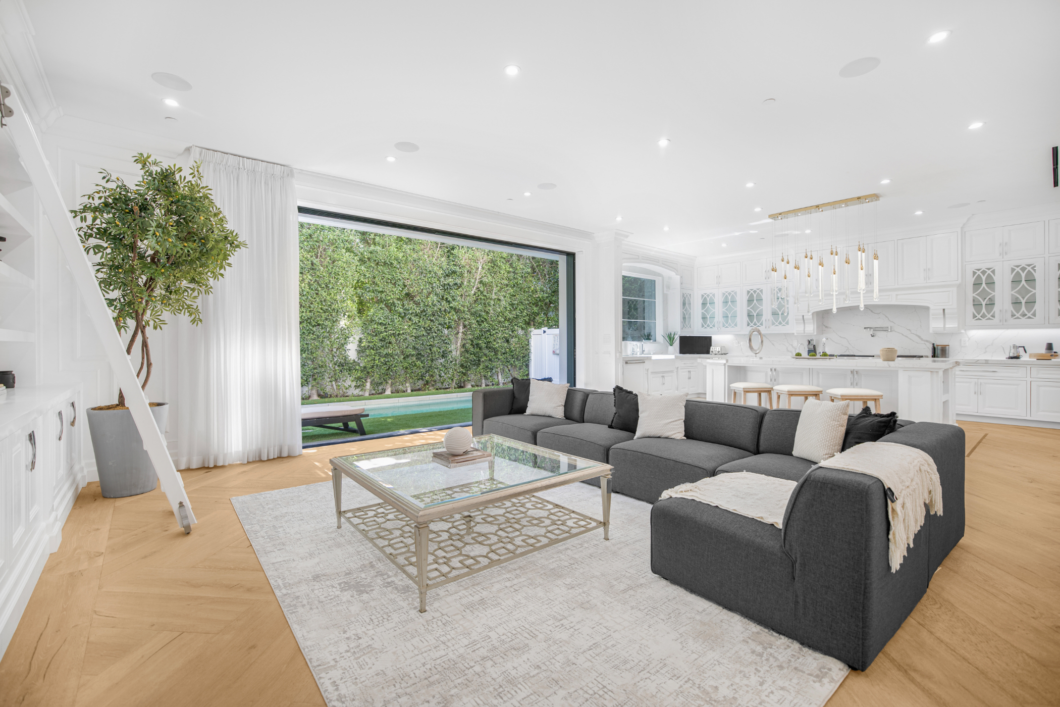 Spaulding Ave Farmhouse | Photo 12