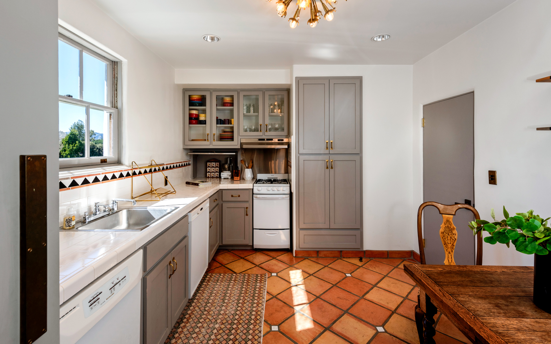 Howard Hughes Estate | Photo 17