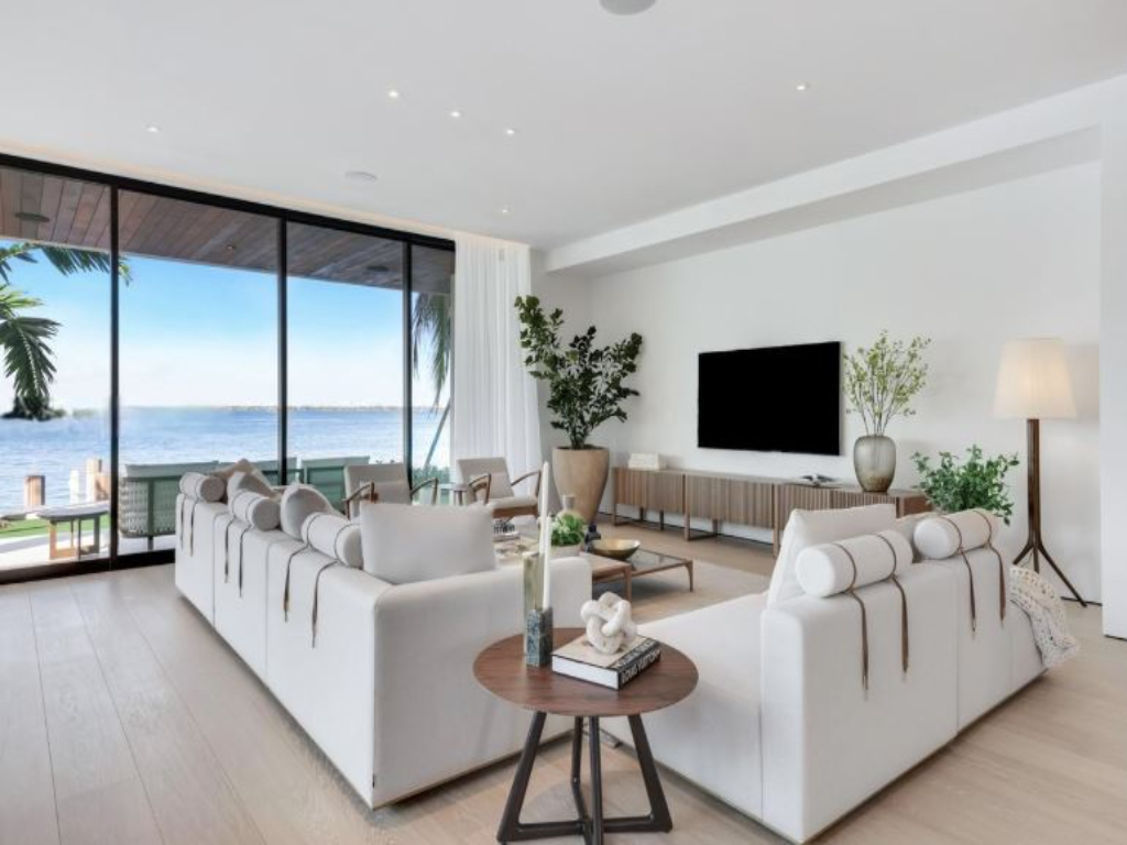 Venetian Drive | Photo 10