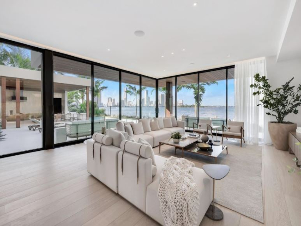 Venetian Drive | Photo 12