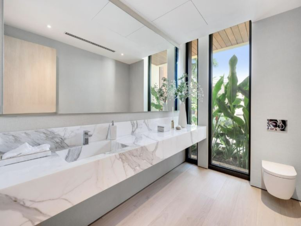 Venetian Drive | Photo 13