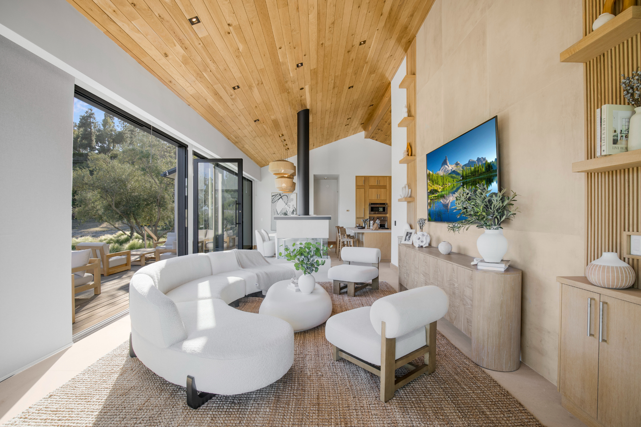 Lechusa Estate | Photo 3