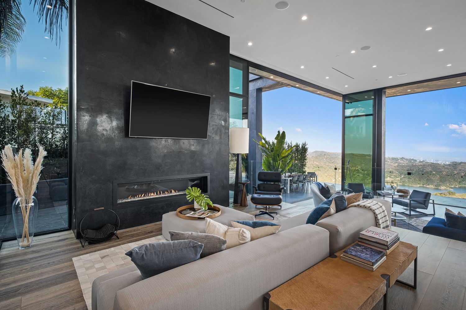 The Donella Mansion | Photo 5