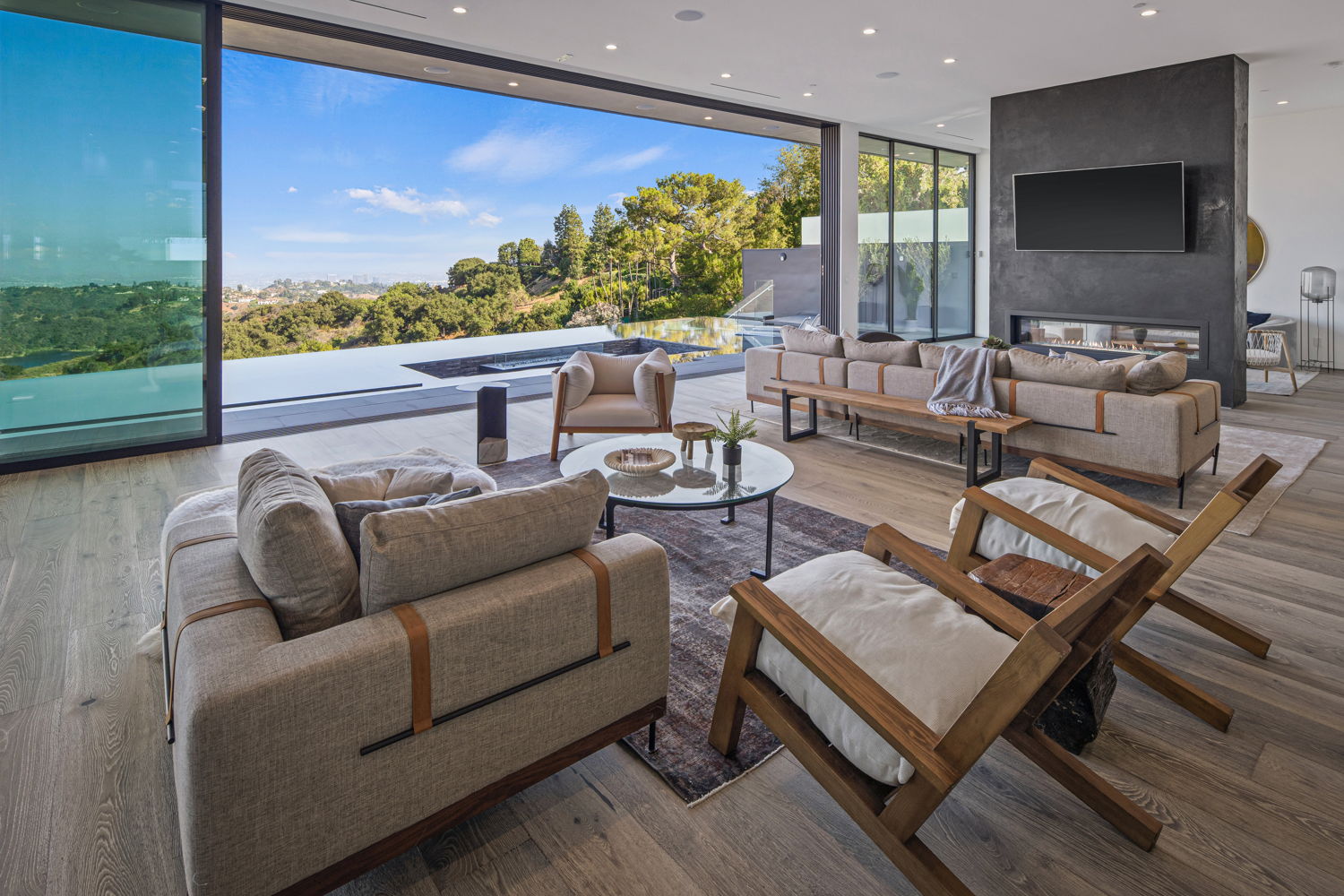 The Donella Mansion | Photo 6