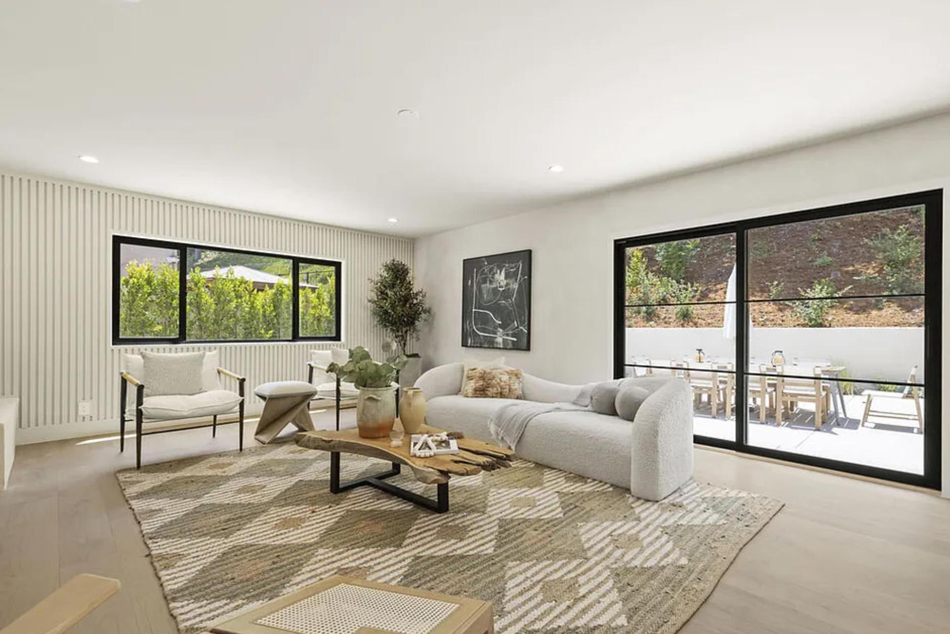 The Dona Modern | Photo 3