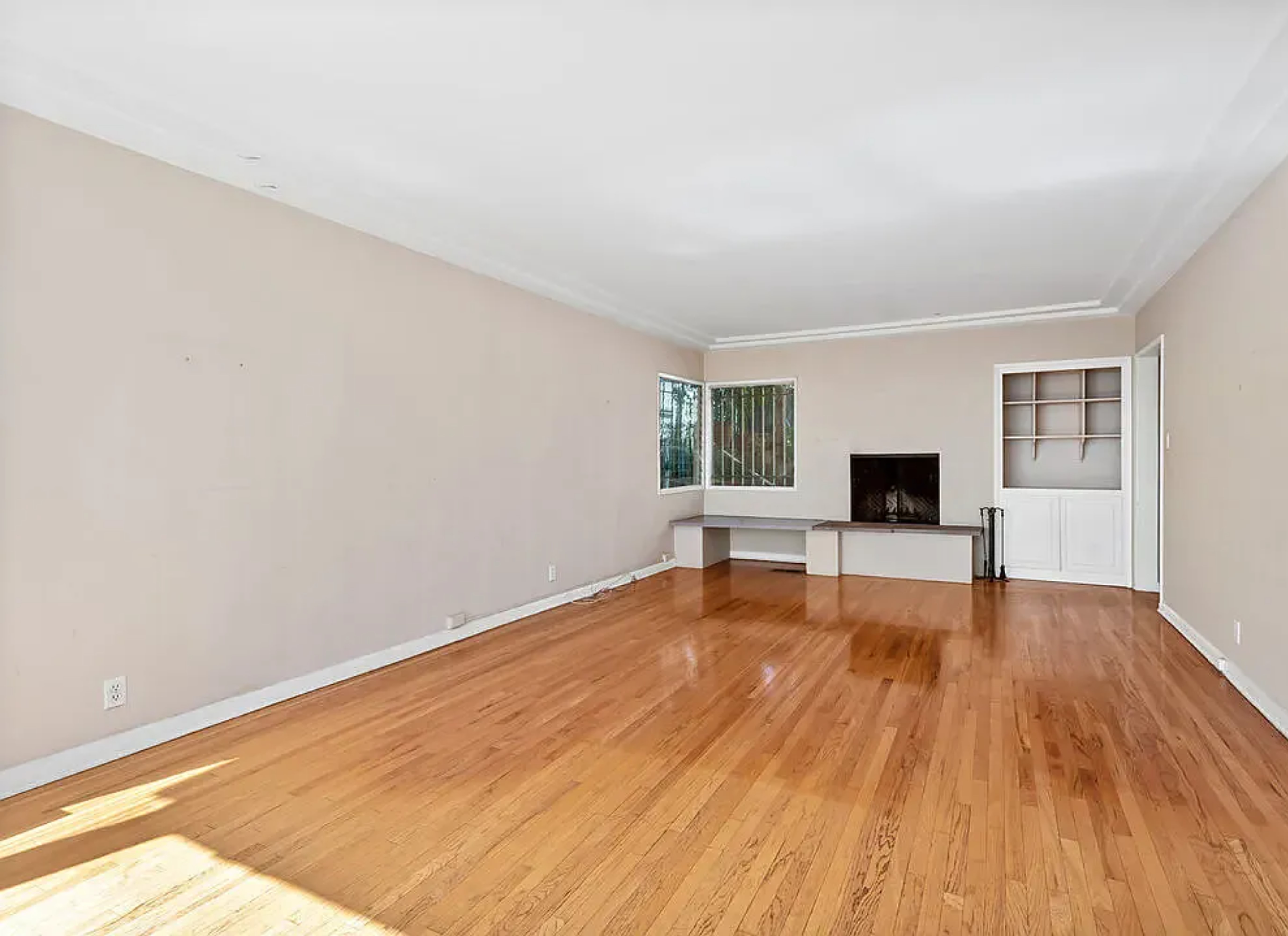 Hollywood Hillside View | Photo 29