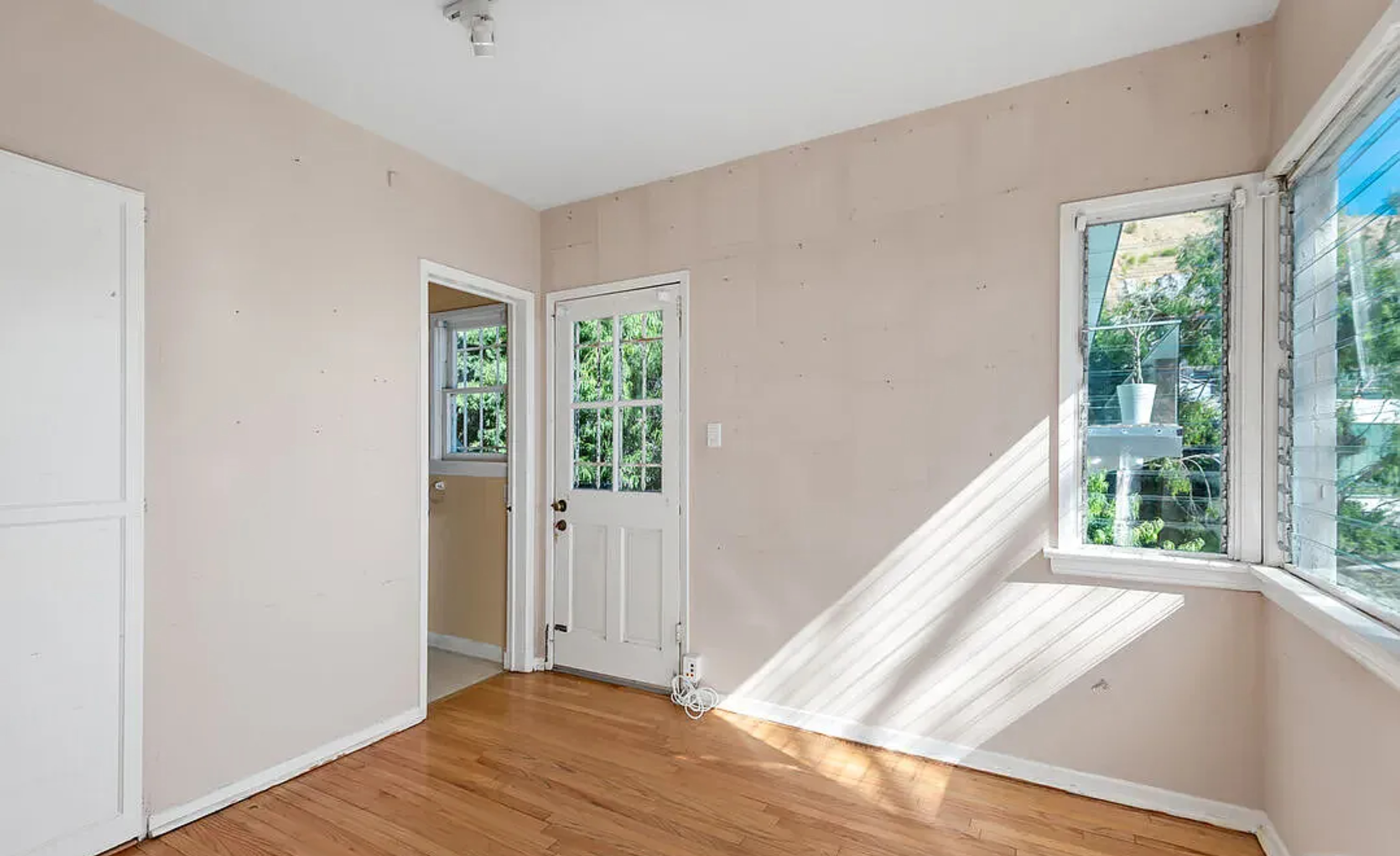 Hollywood Hillside View | Photo 6