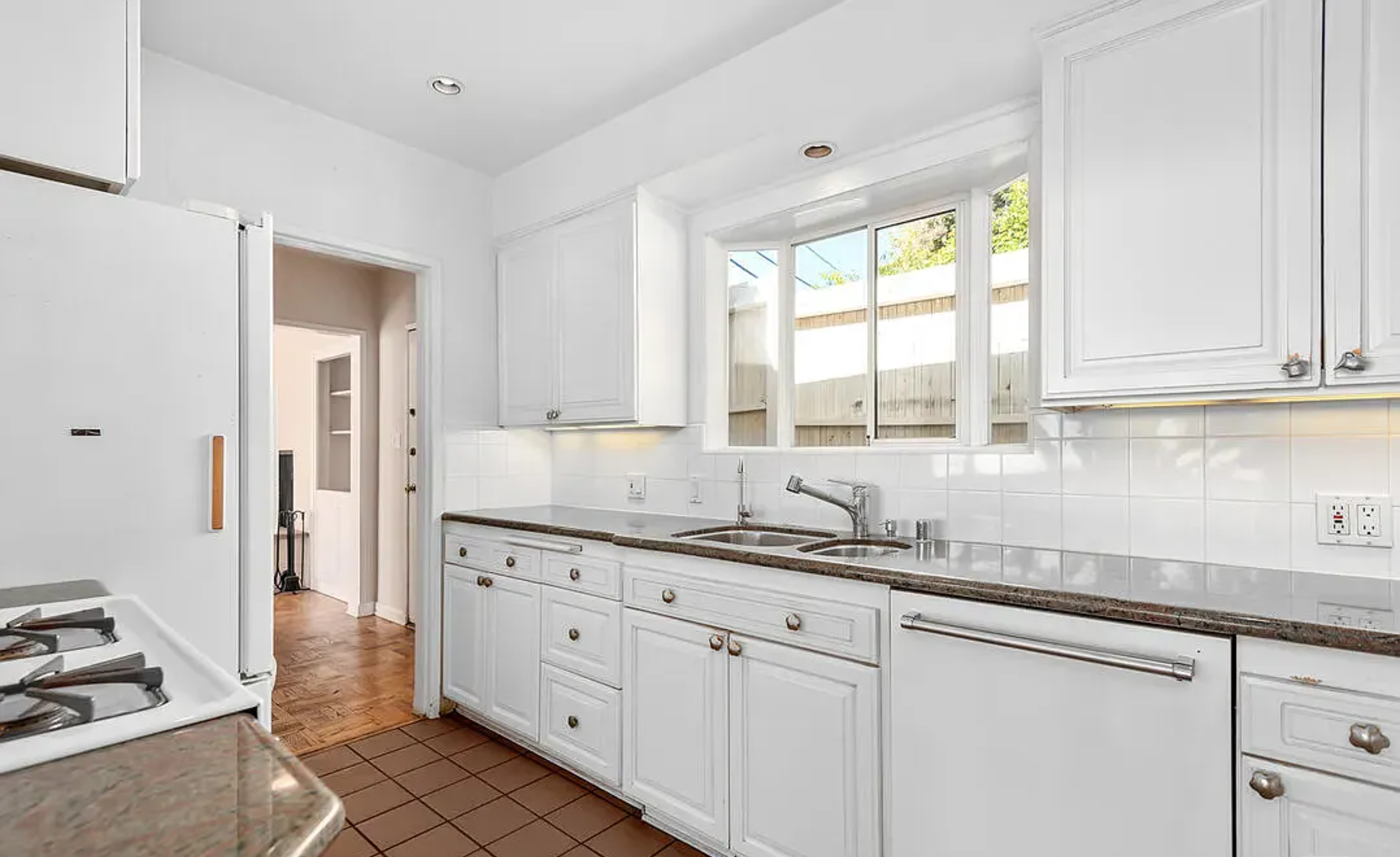 Hollywood Hillside View | Photo 21