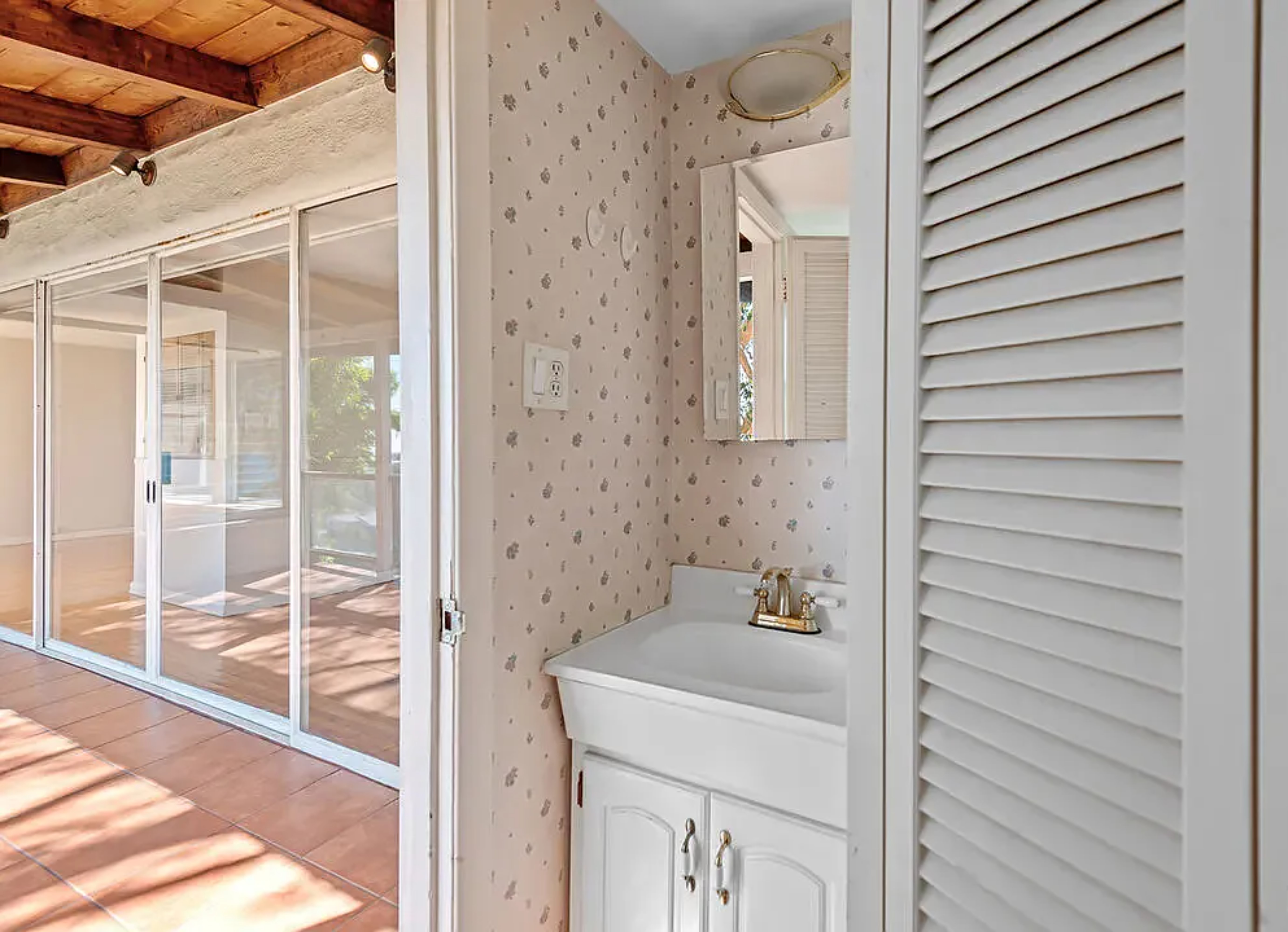 Hollywood Hillside View | Photo 25