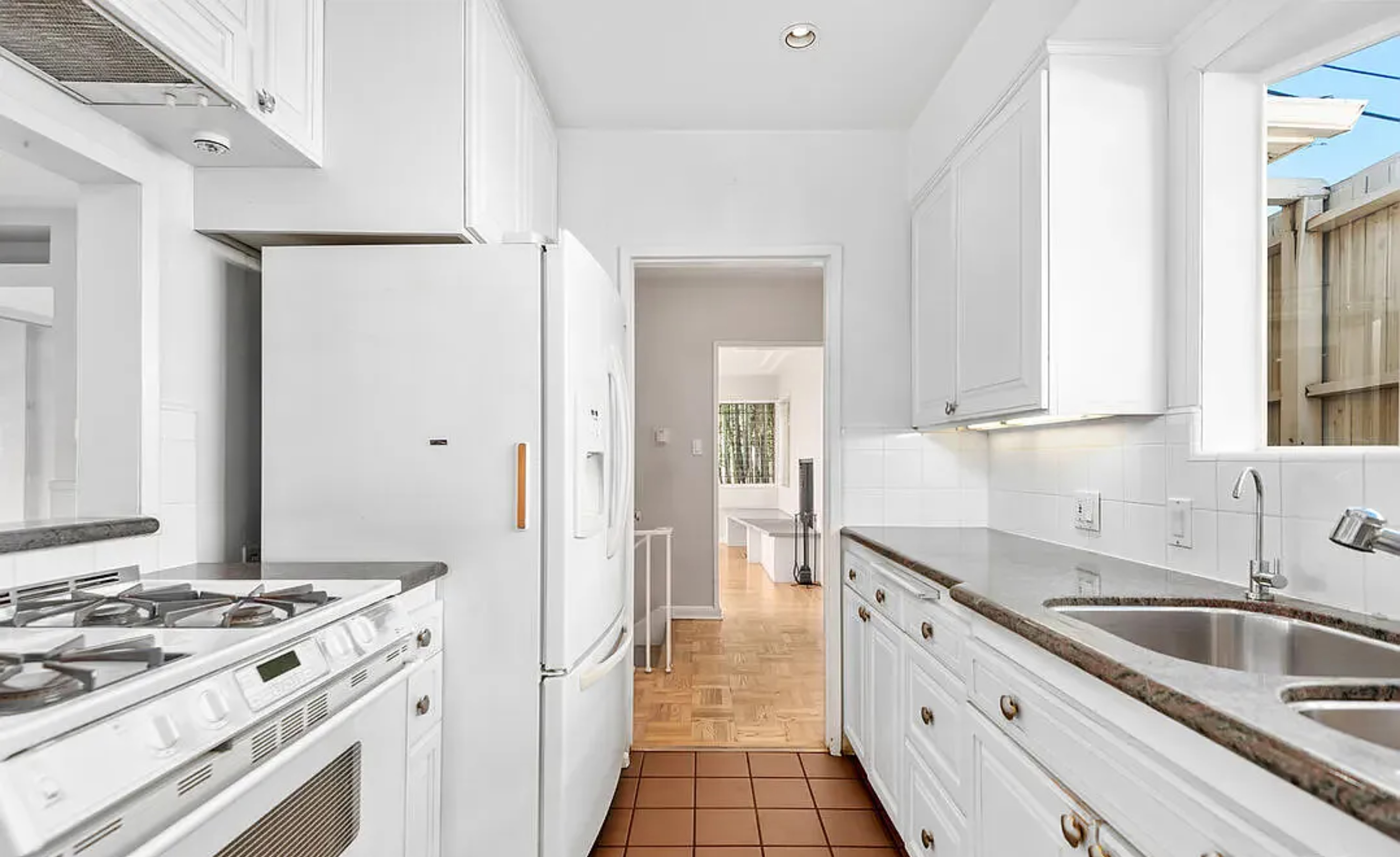 Hollywood Hillside View | Photo 16