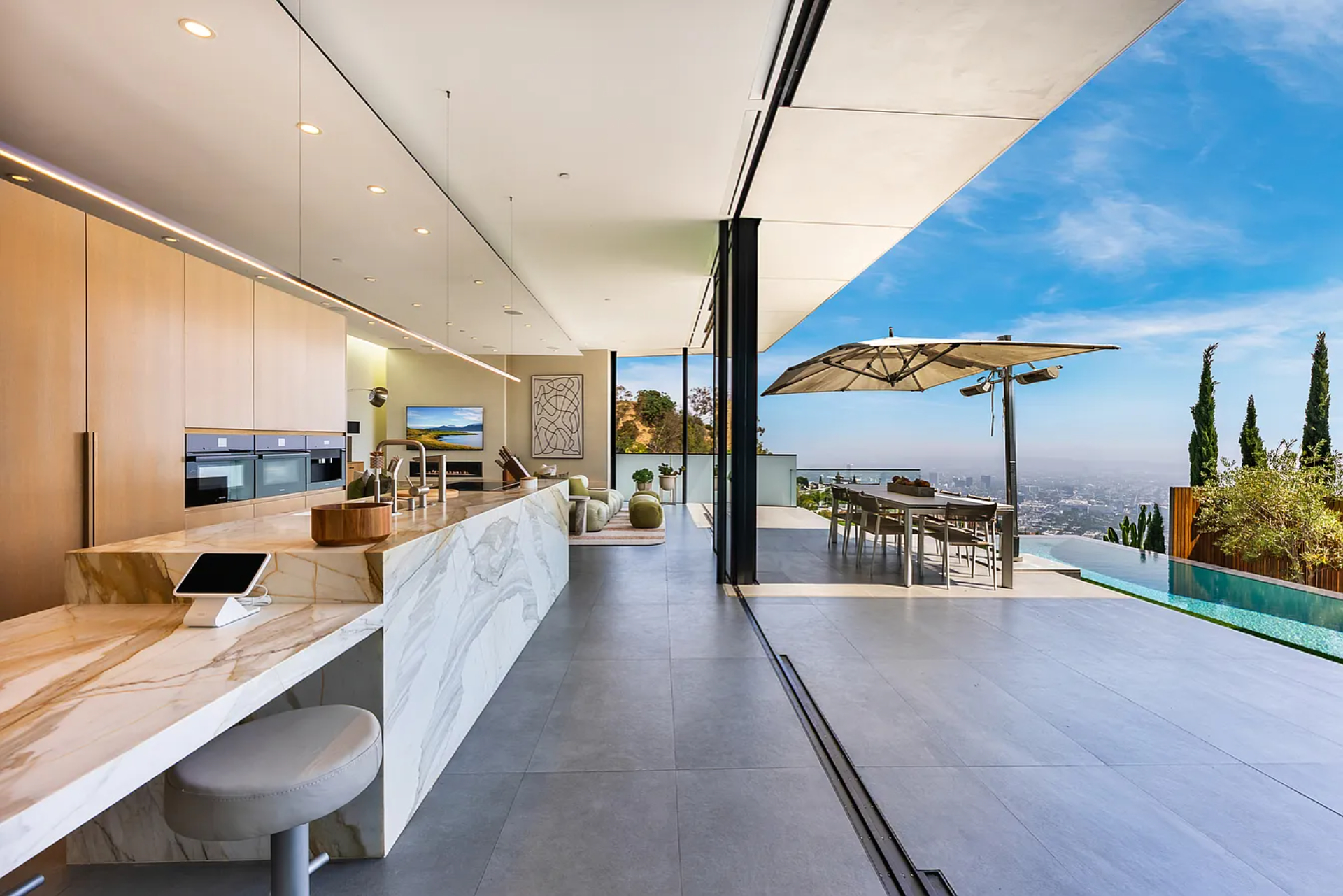 Blue Heights Modern | Photo 8