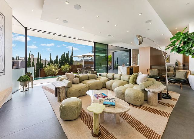 Featured Property Blue Heights Modern