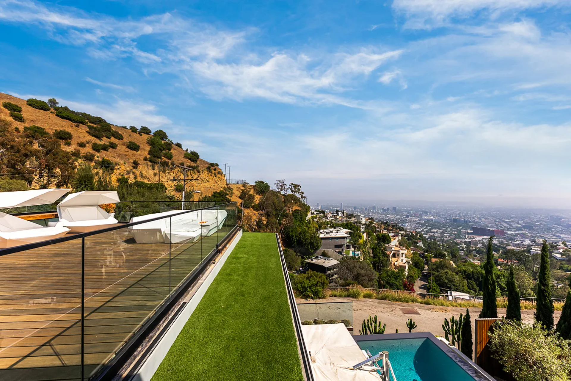 Blue Heights Modern | Photo 15