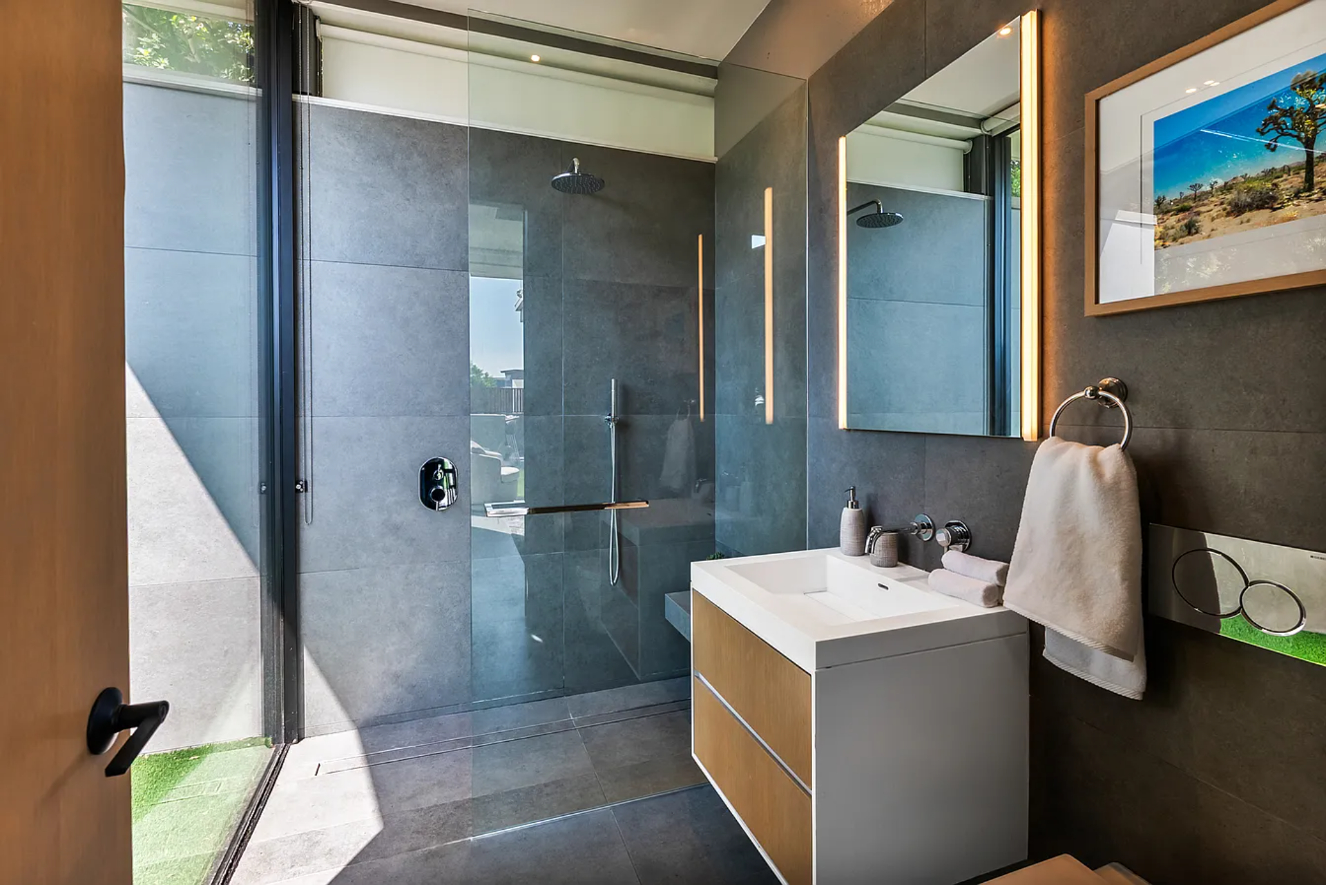 Blue Heights Modern | Photo 29