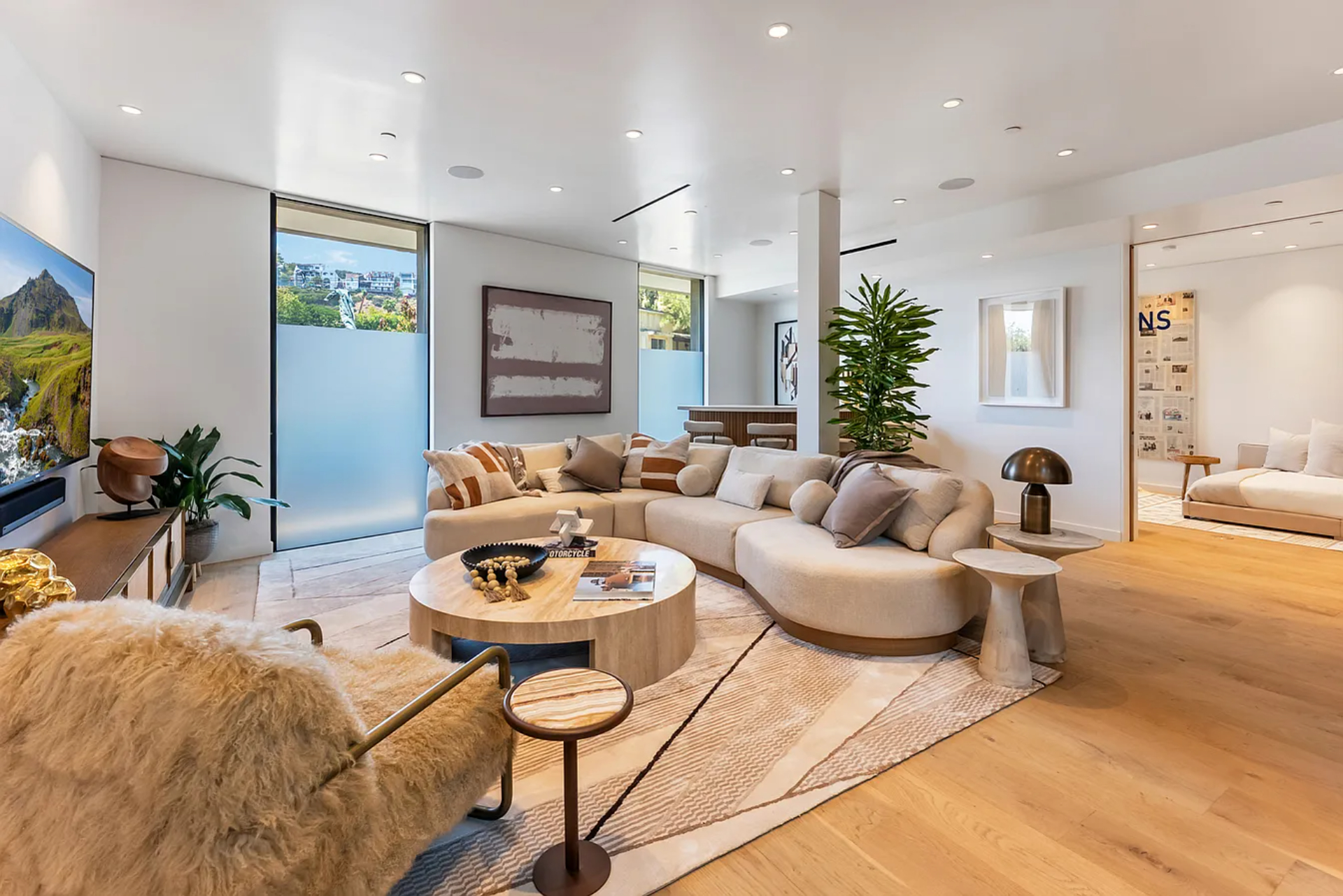 Blue Heights Modern | Photo 19