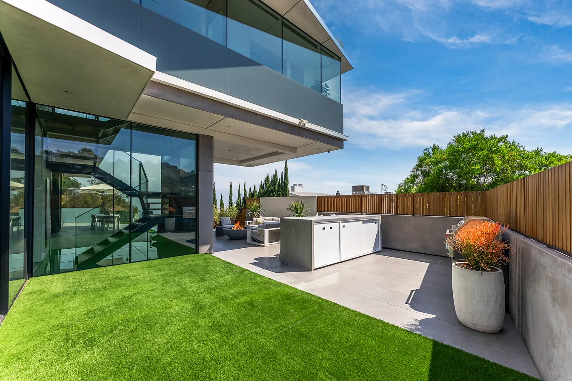 Blue Heights Modern | Photo 32