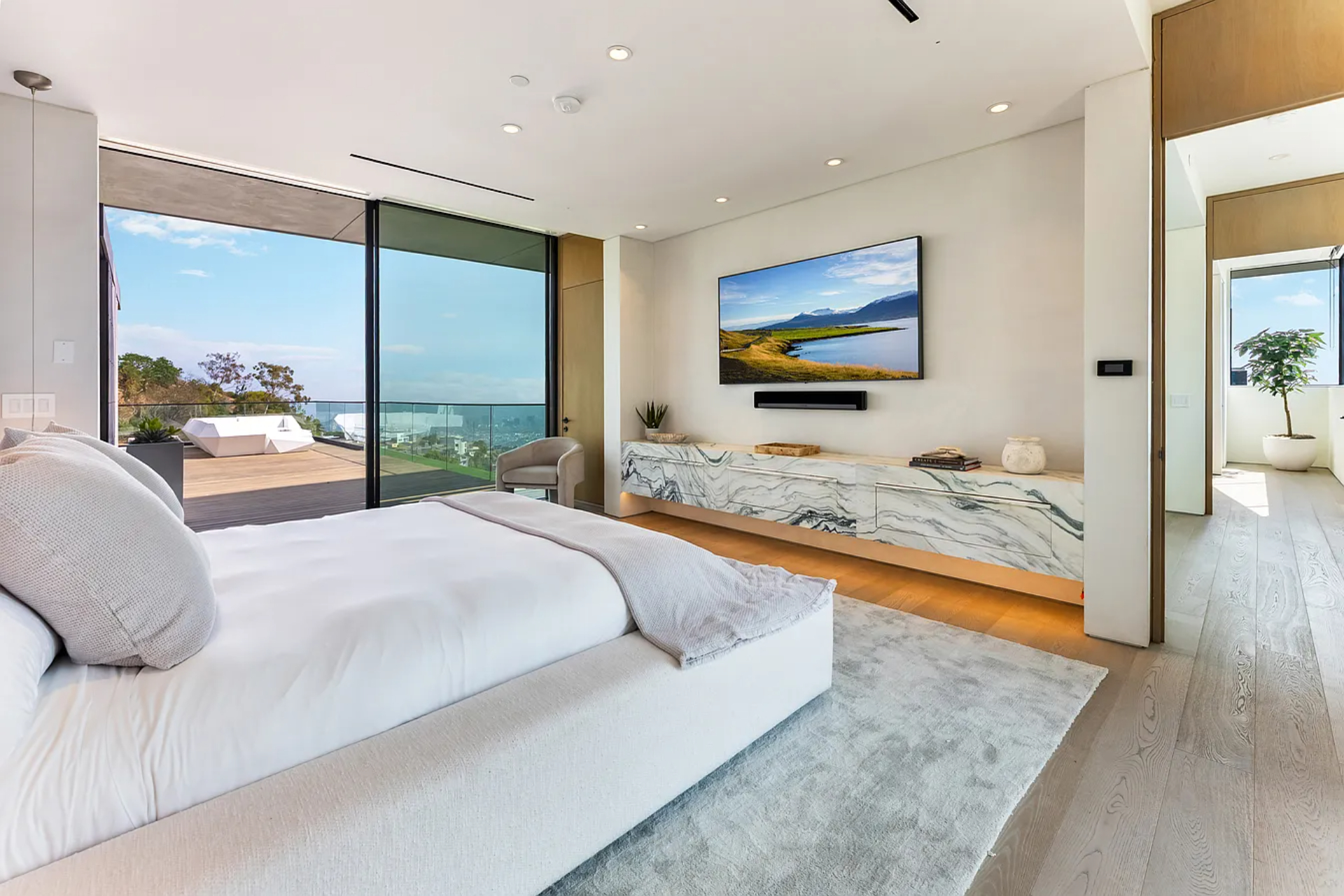 Blue Heights Modern | Photo 11