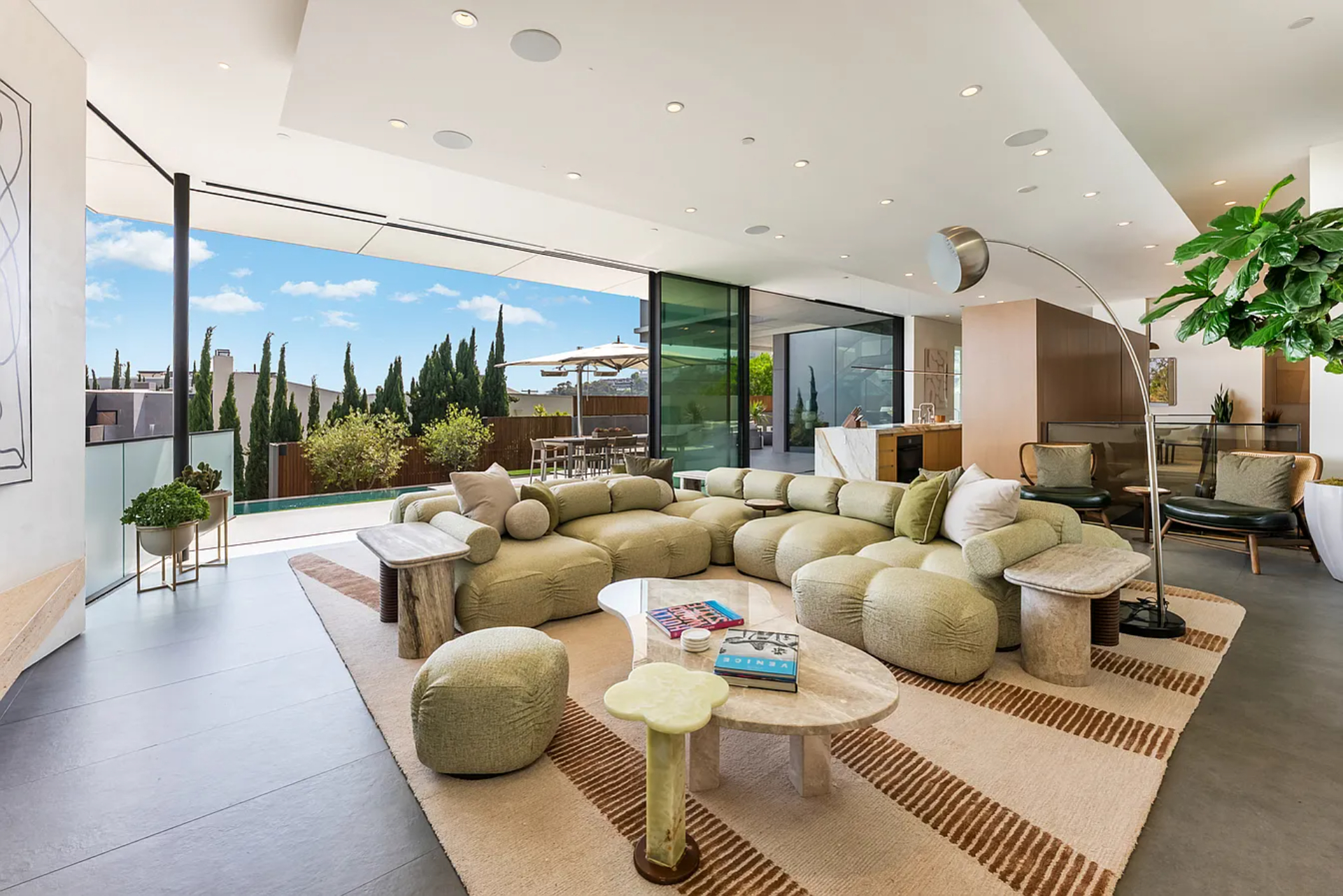 Blue Heights Modern | Photo 3