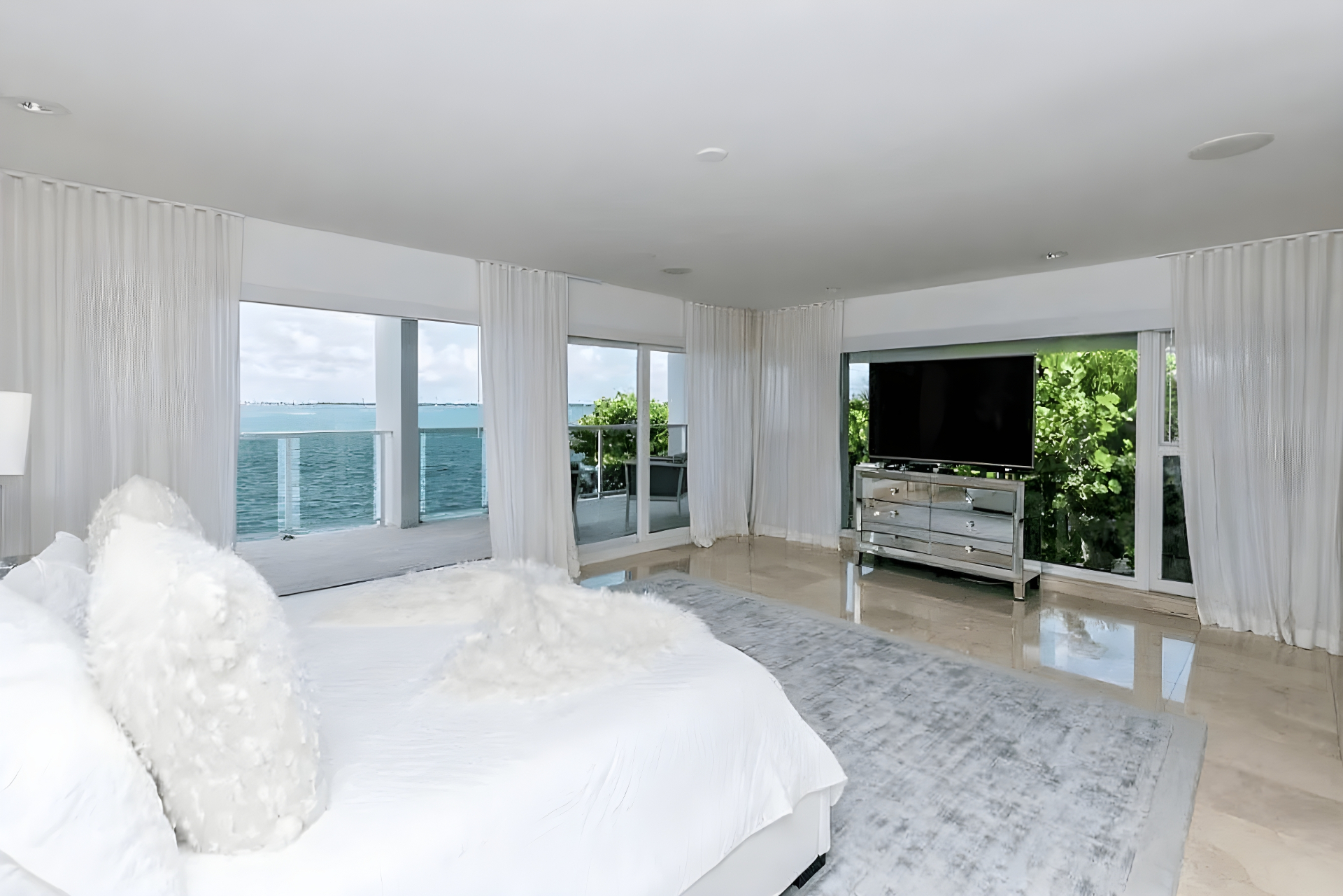 891 N Venetian | Photo 11