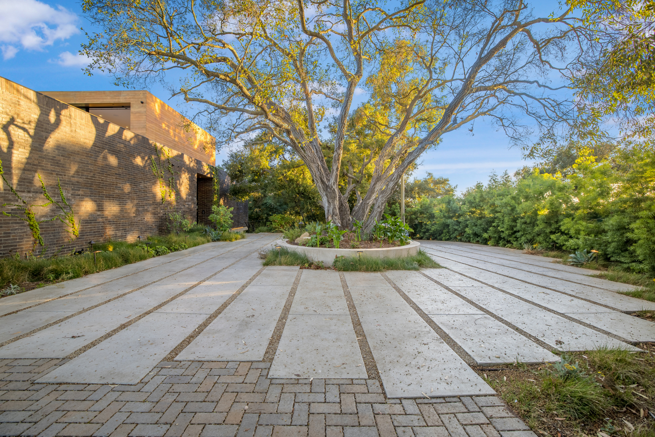 Oak Pass Manor | Photo 7