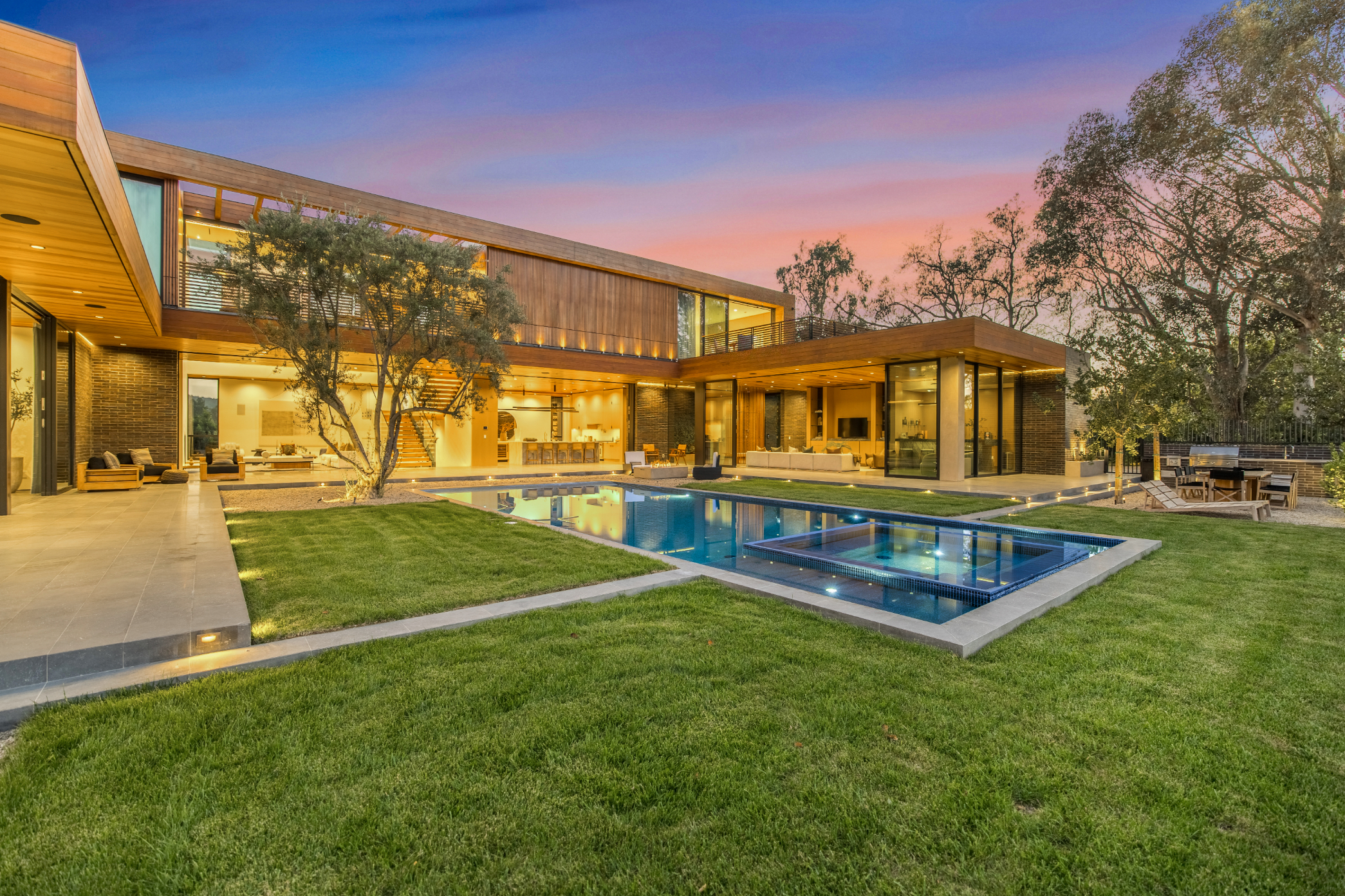 Oak Pass Manor | Photo 4