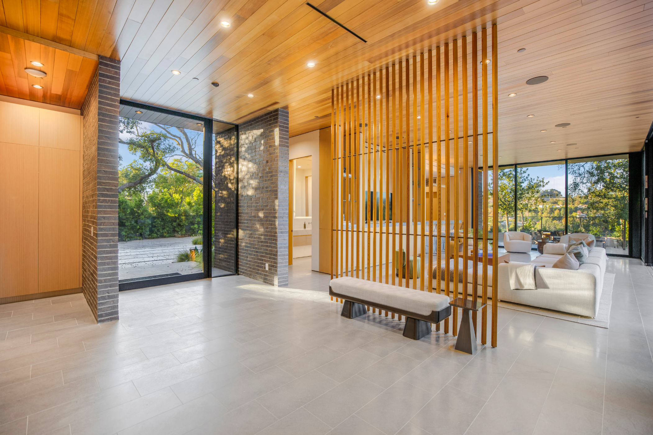 Oak Pass Manor | Photo 10