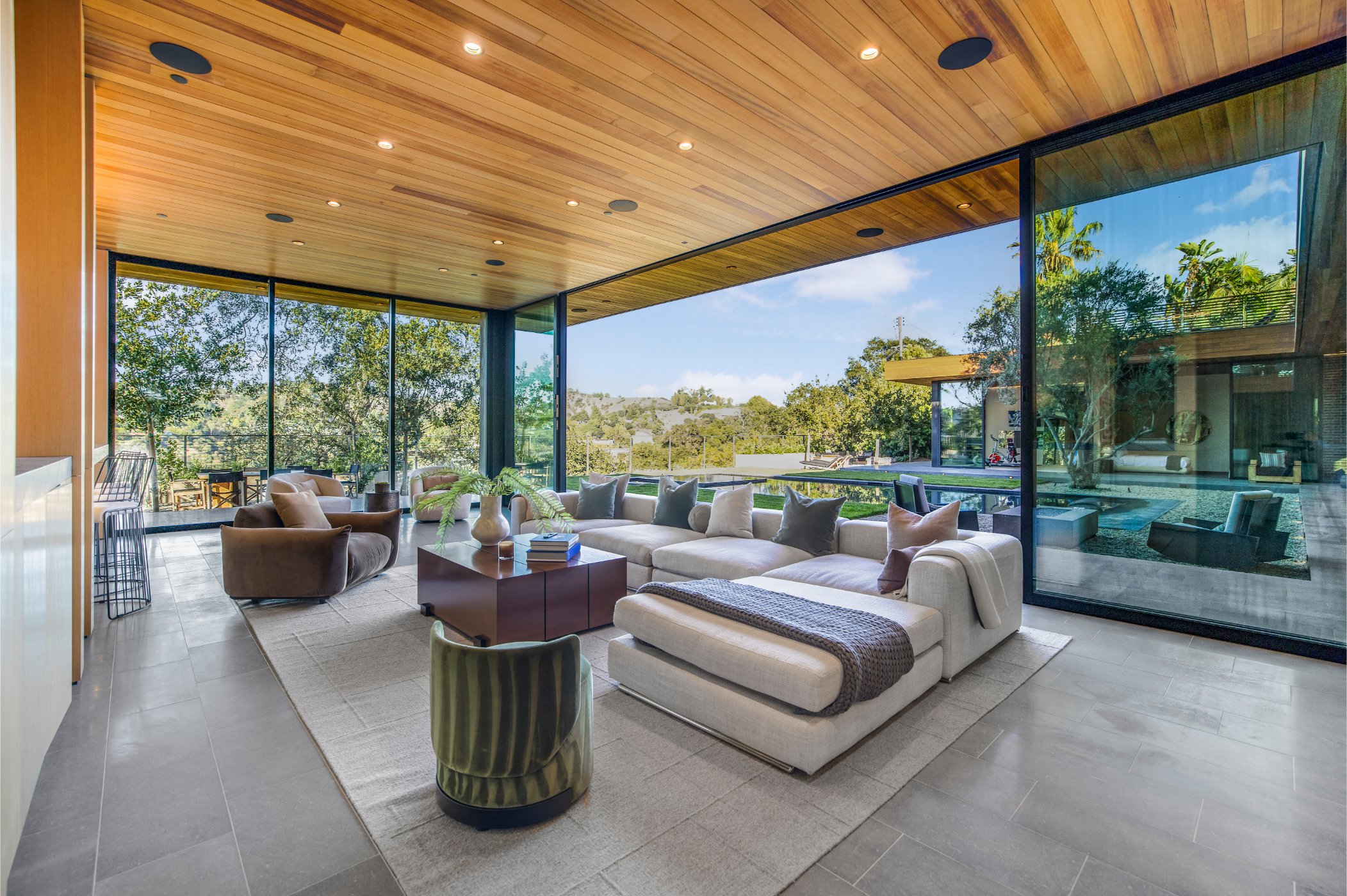 Oak Pass Manor | Photo 14