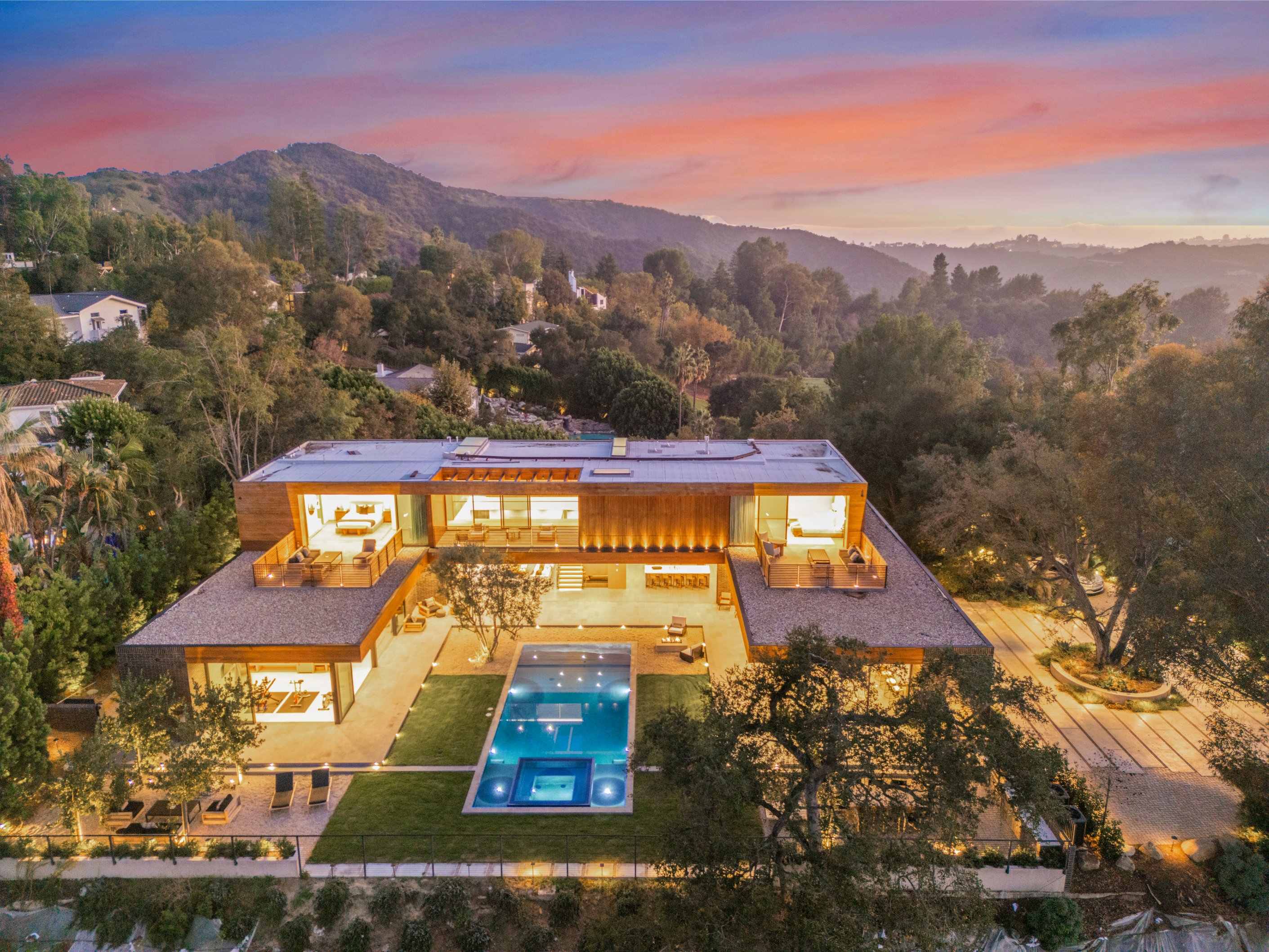 Oak Pass Manor | Photo 5