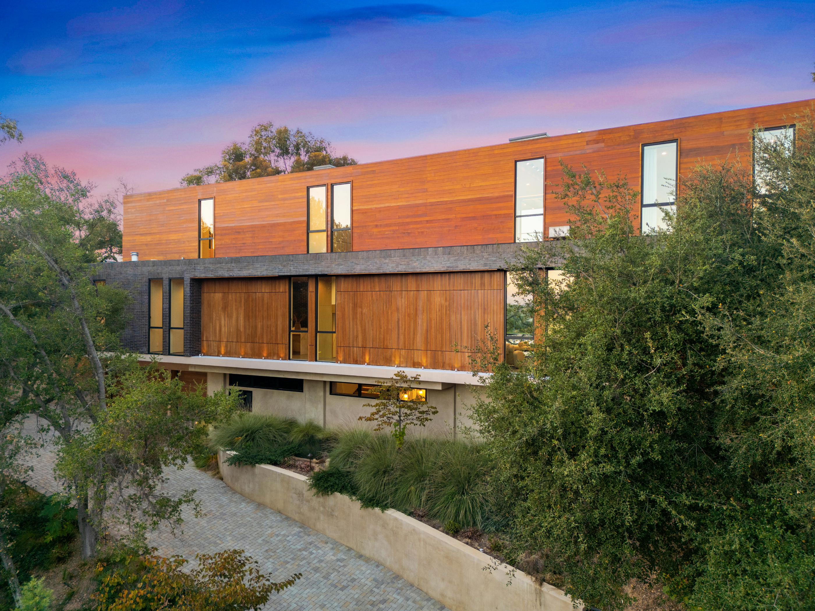 Oak Pass Manor | Photo 6