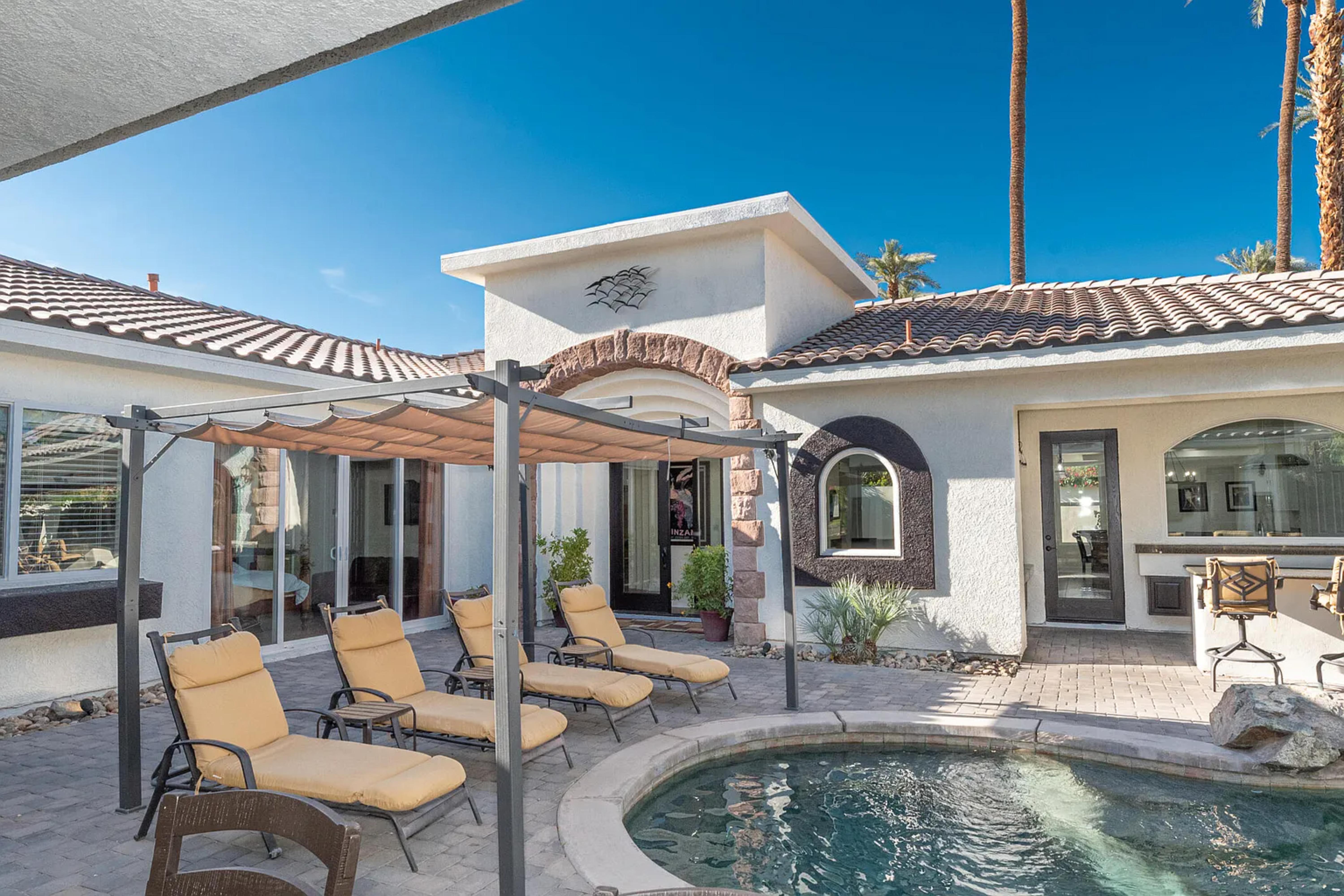 Velvet Palm | Photo 3