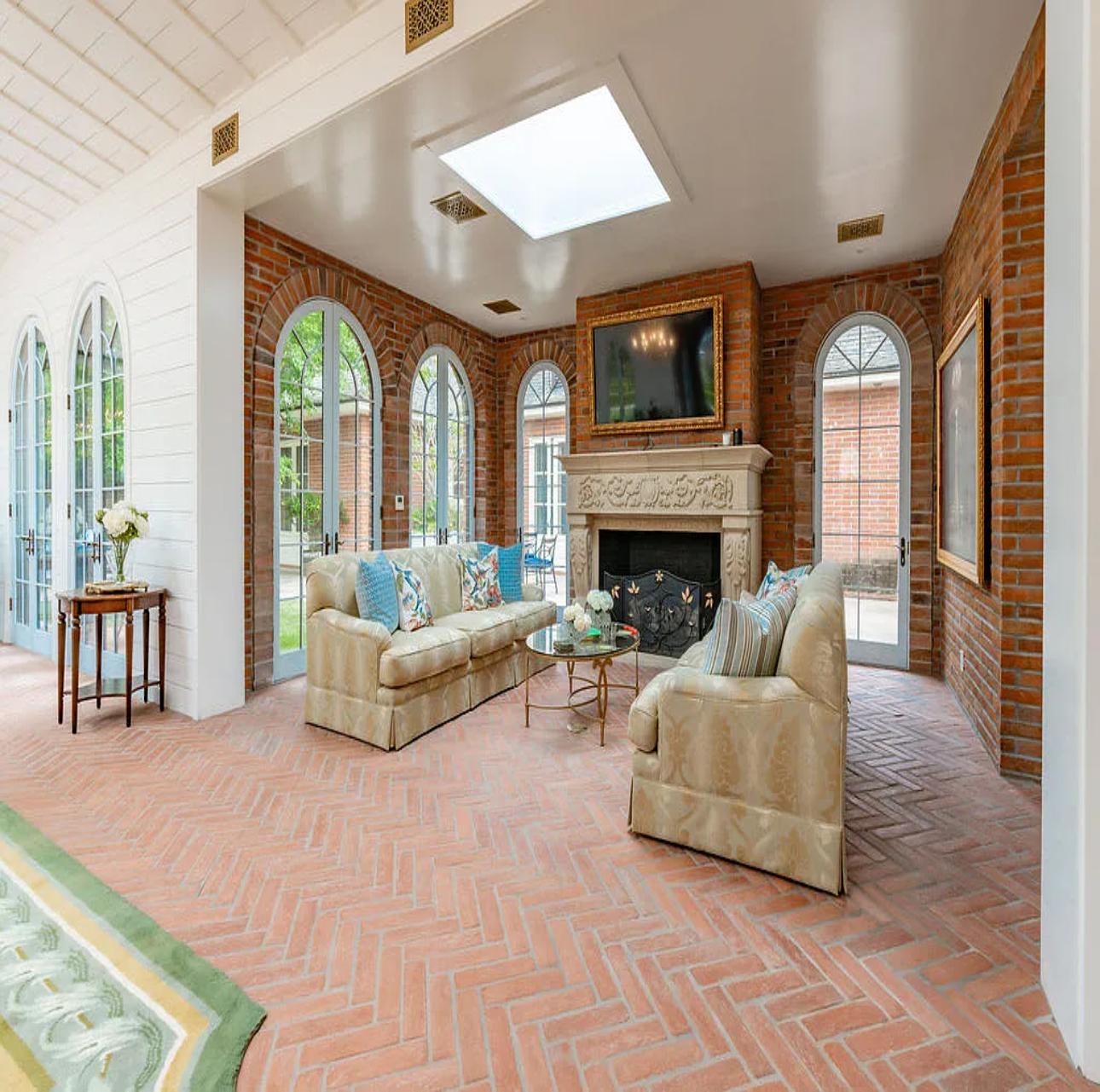 Fox Hill Manor | Photo 8