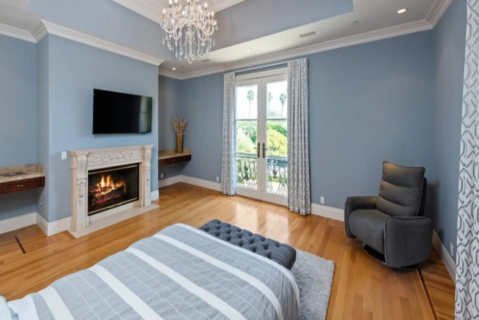 Ballroom Mansion | Photo 29