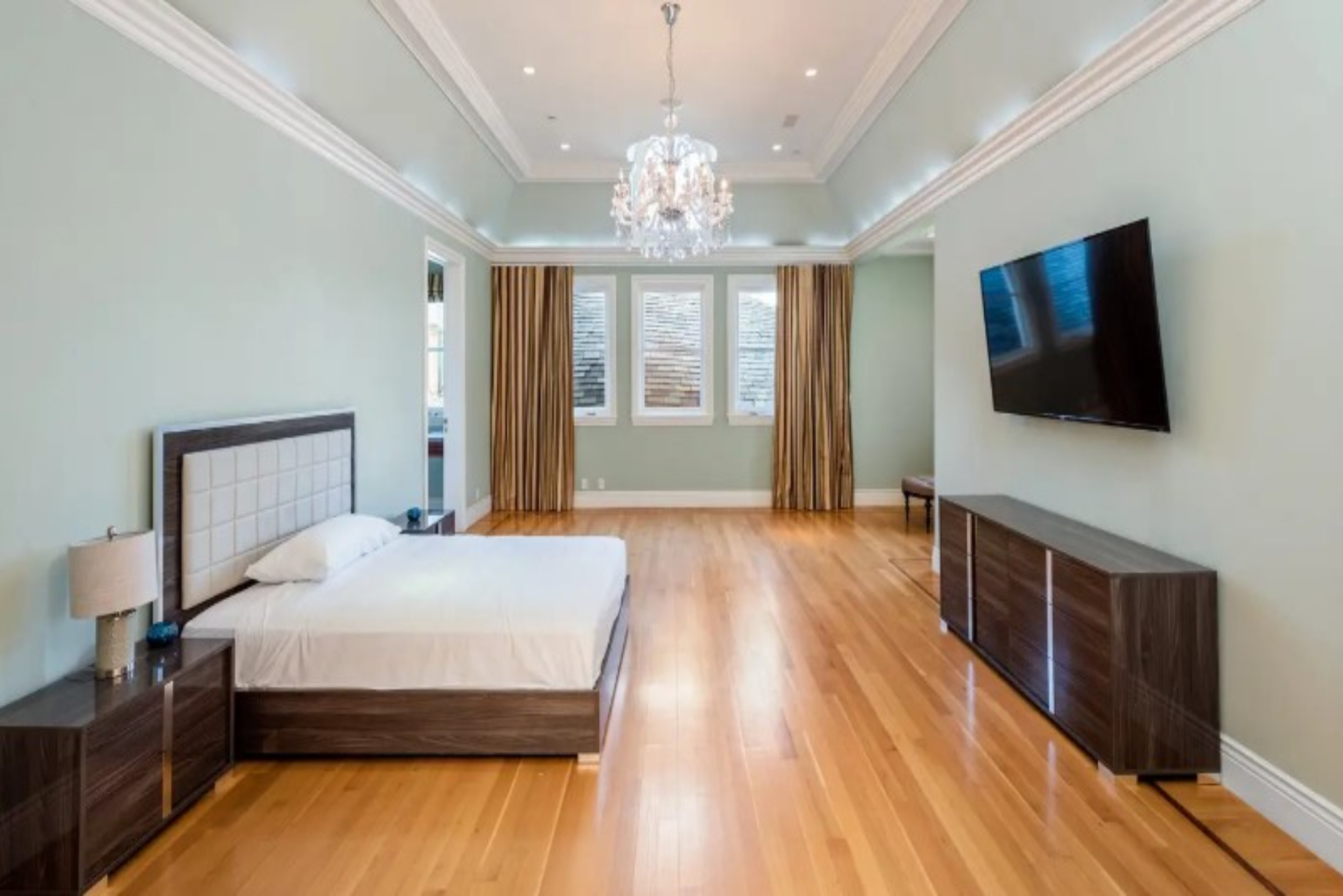 Ballroom Mansion | Photo 31