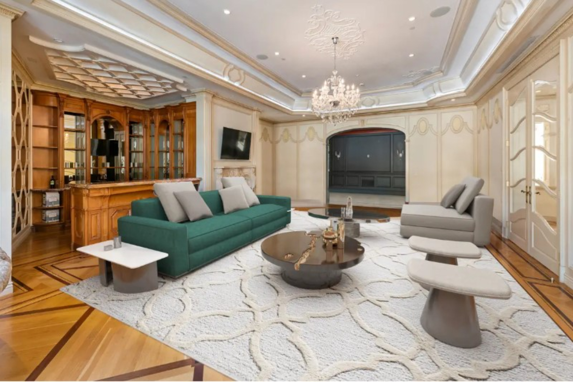 Ballroom Mansion | Photo 17