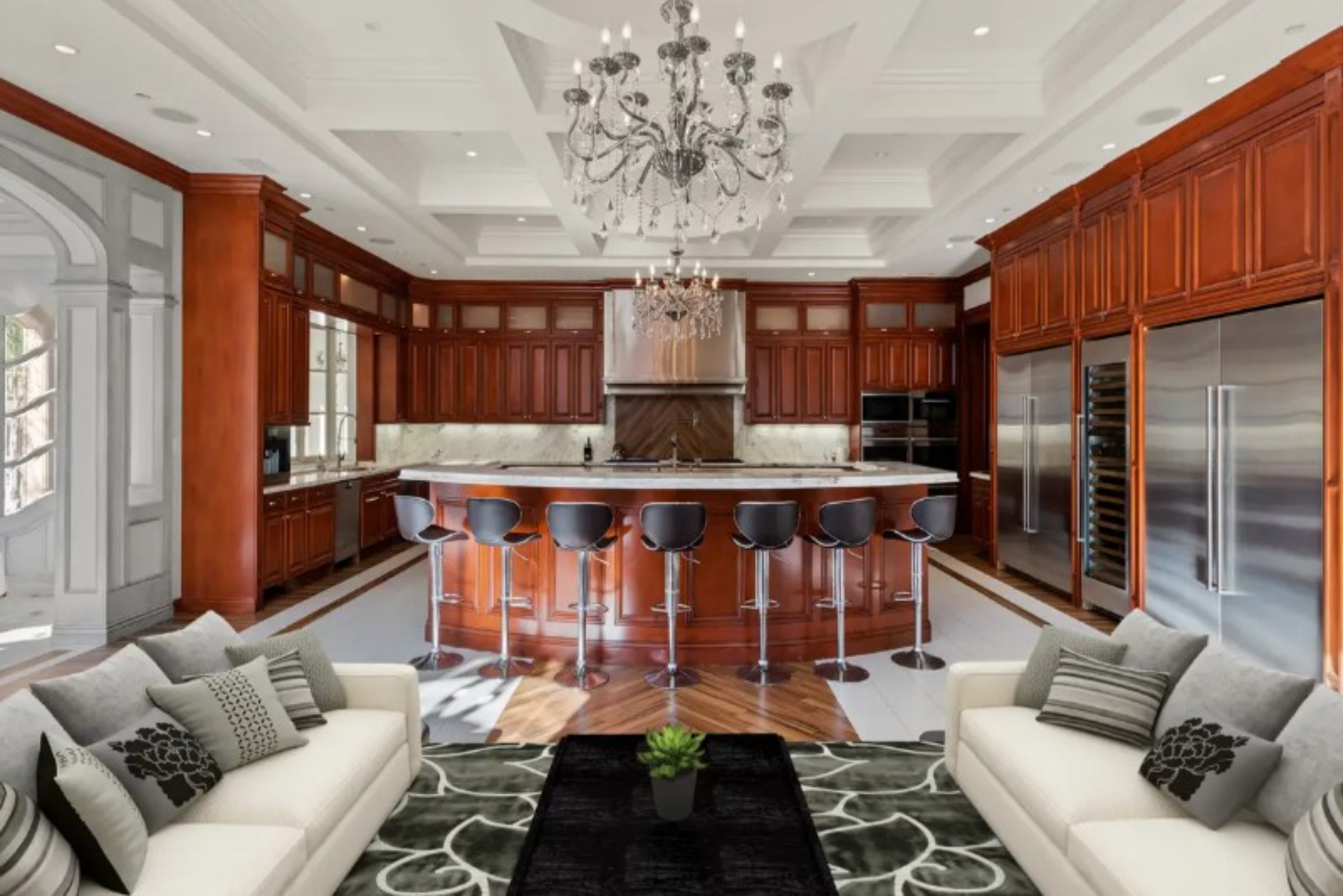 Ballroom Mansion | Photo 6