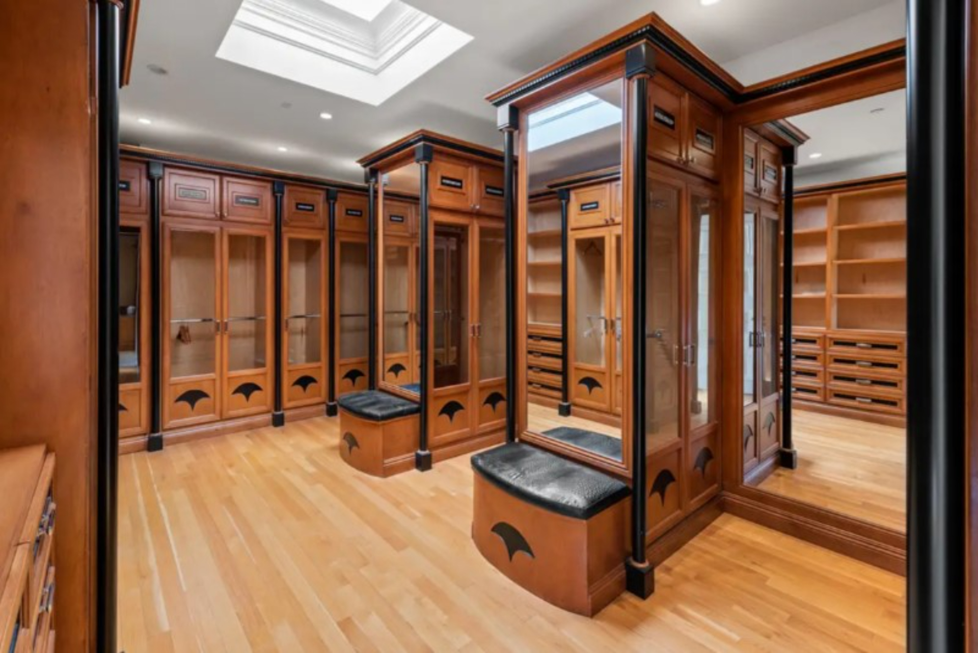 Ballroom Mansion | Photo 28