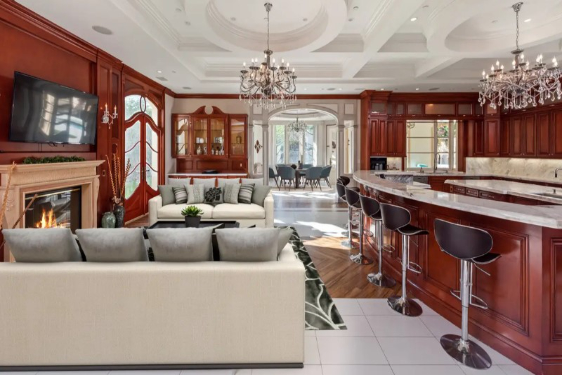 Ballroom Mansion | Photo 7