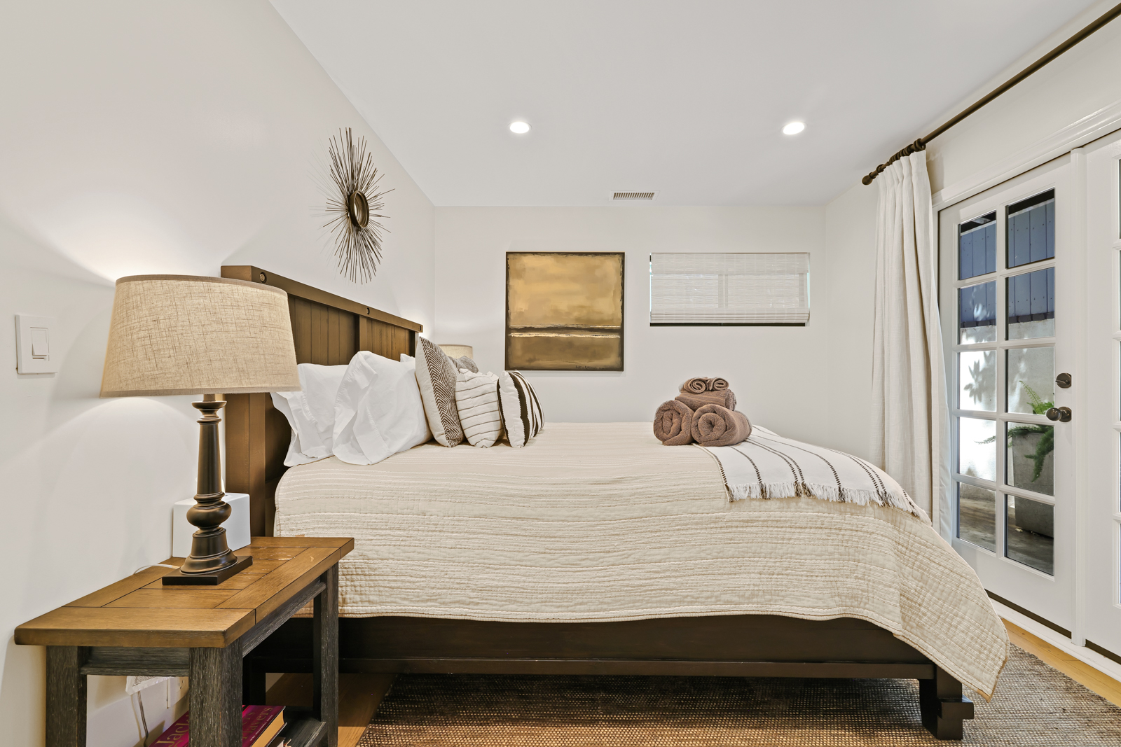 Beverly Hills Bungalow | Photo 17