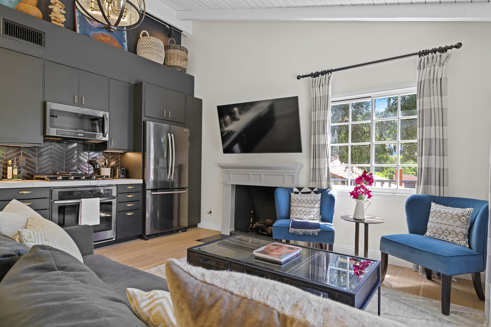 Beverly Hills Bungalow | Photo 8