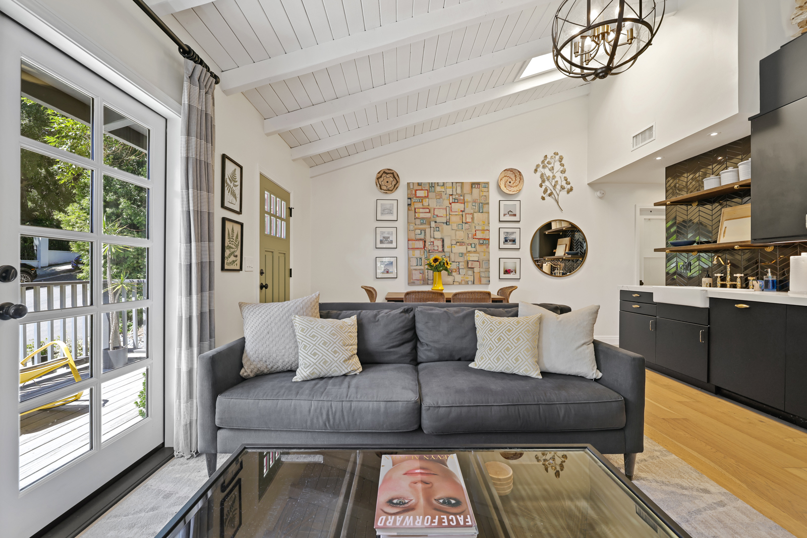 Beverly Hills Bungalow | Photo 11