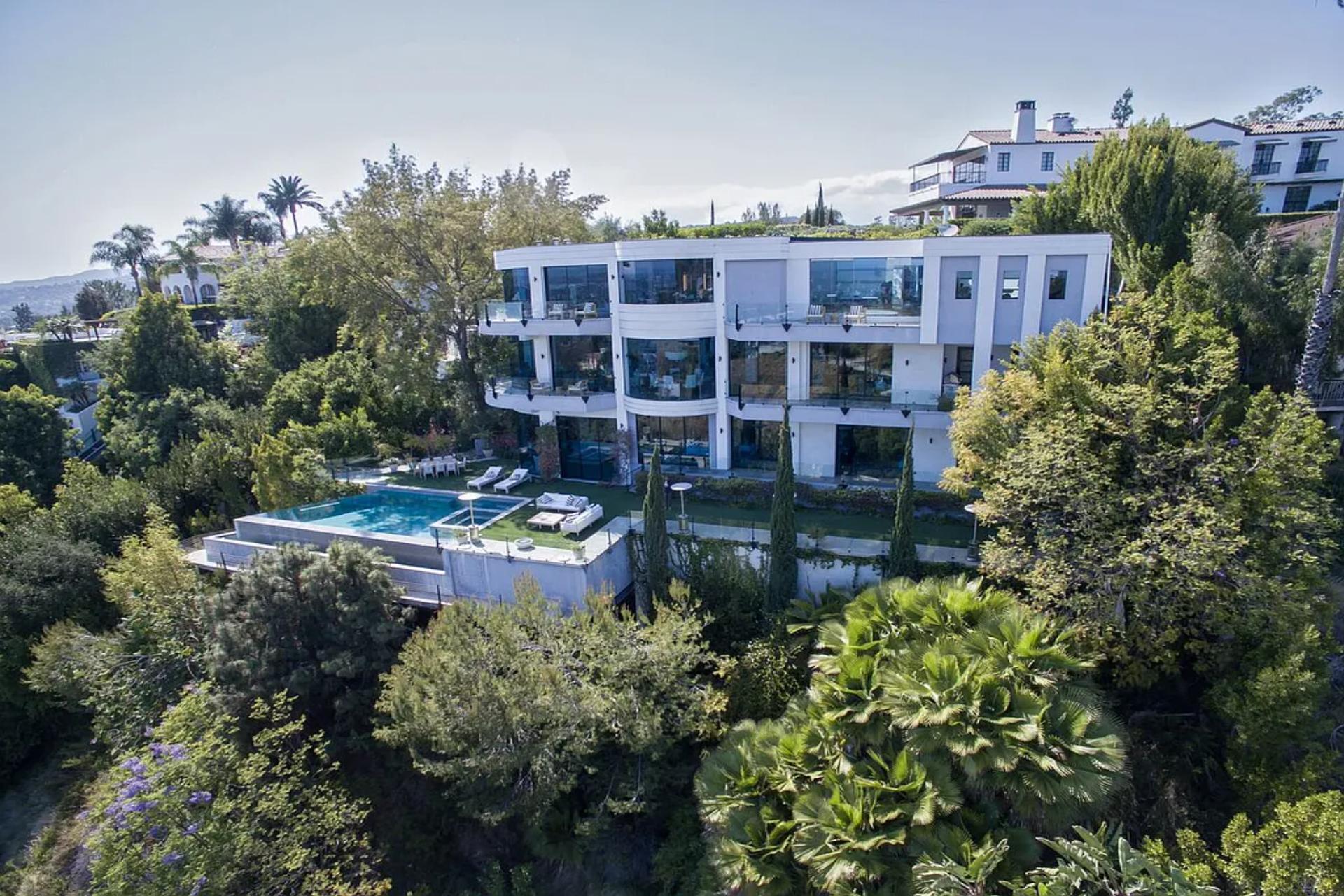 Beverly Crest | Photo 32