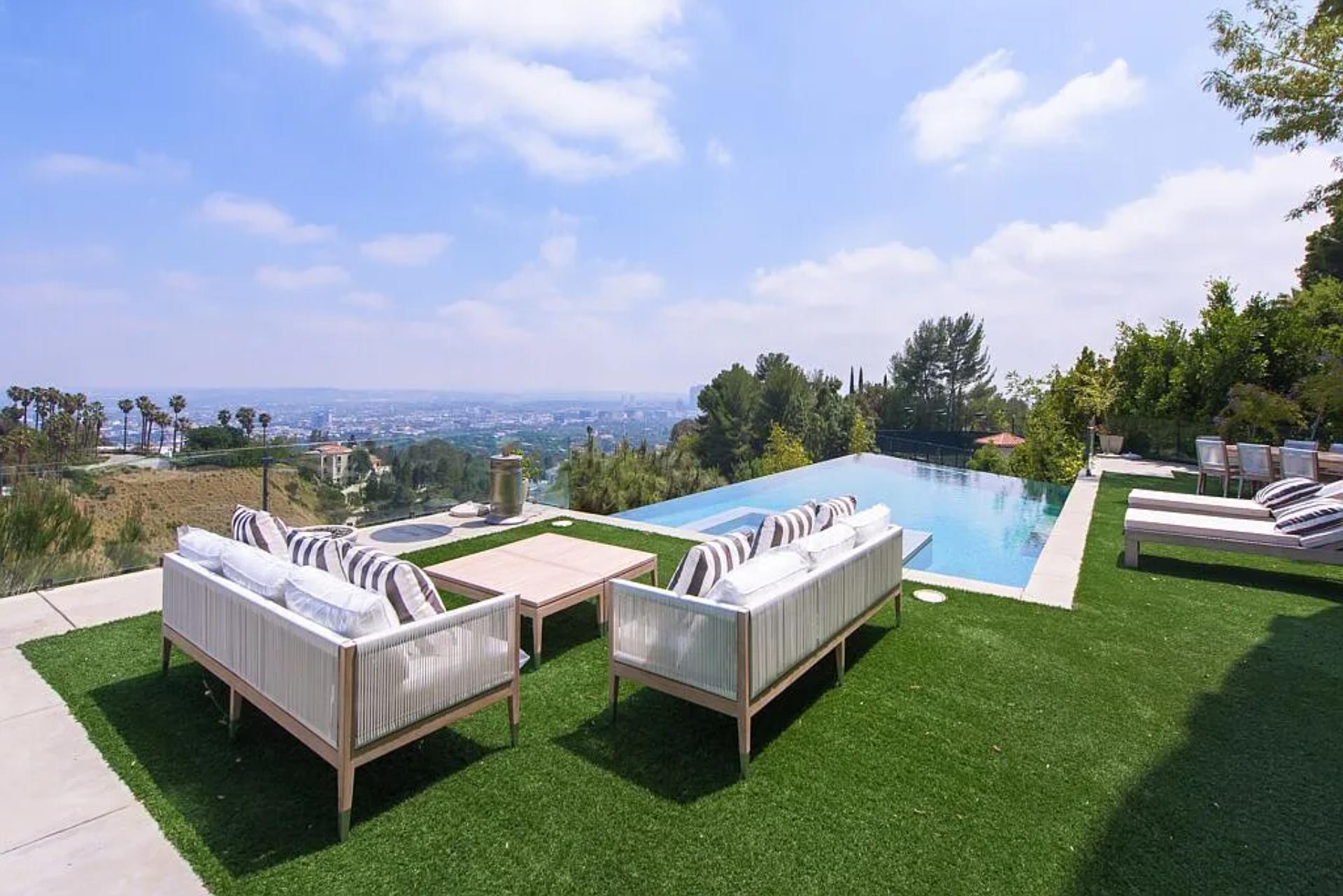 Beverly Crest | Photo 31