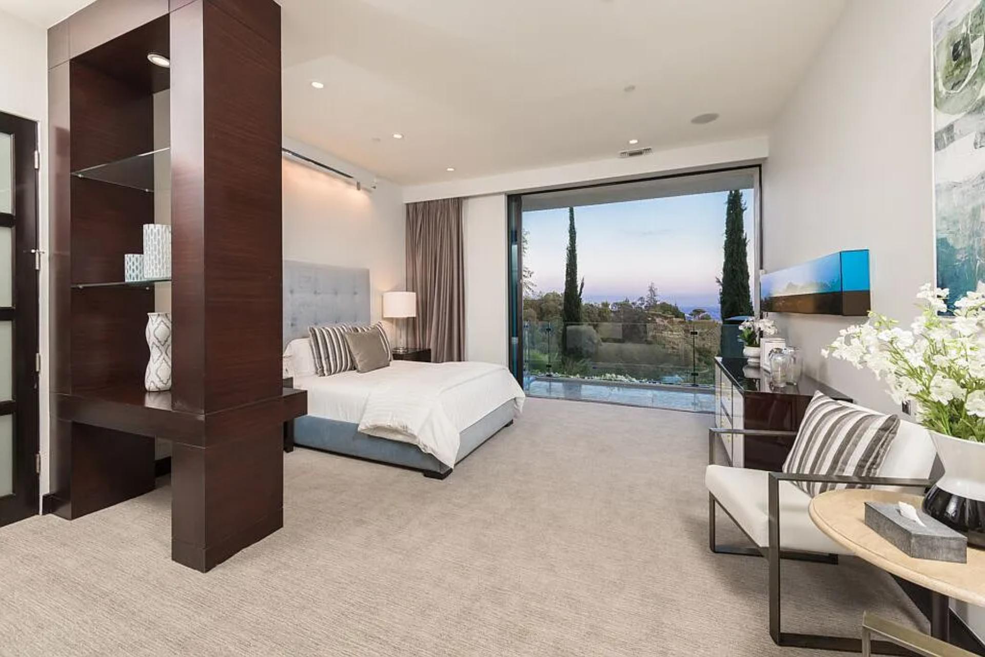 Beverly Crest | Photo 22