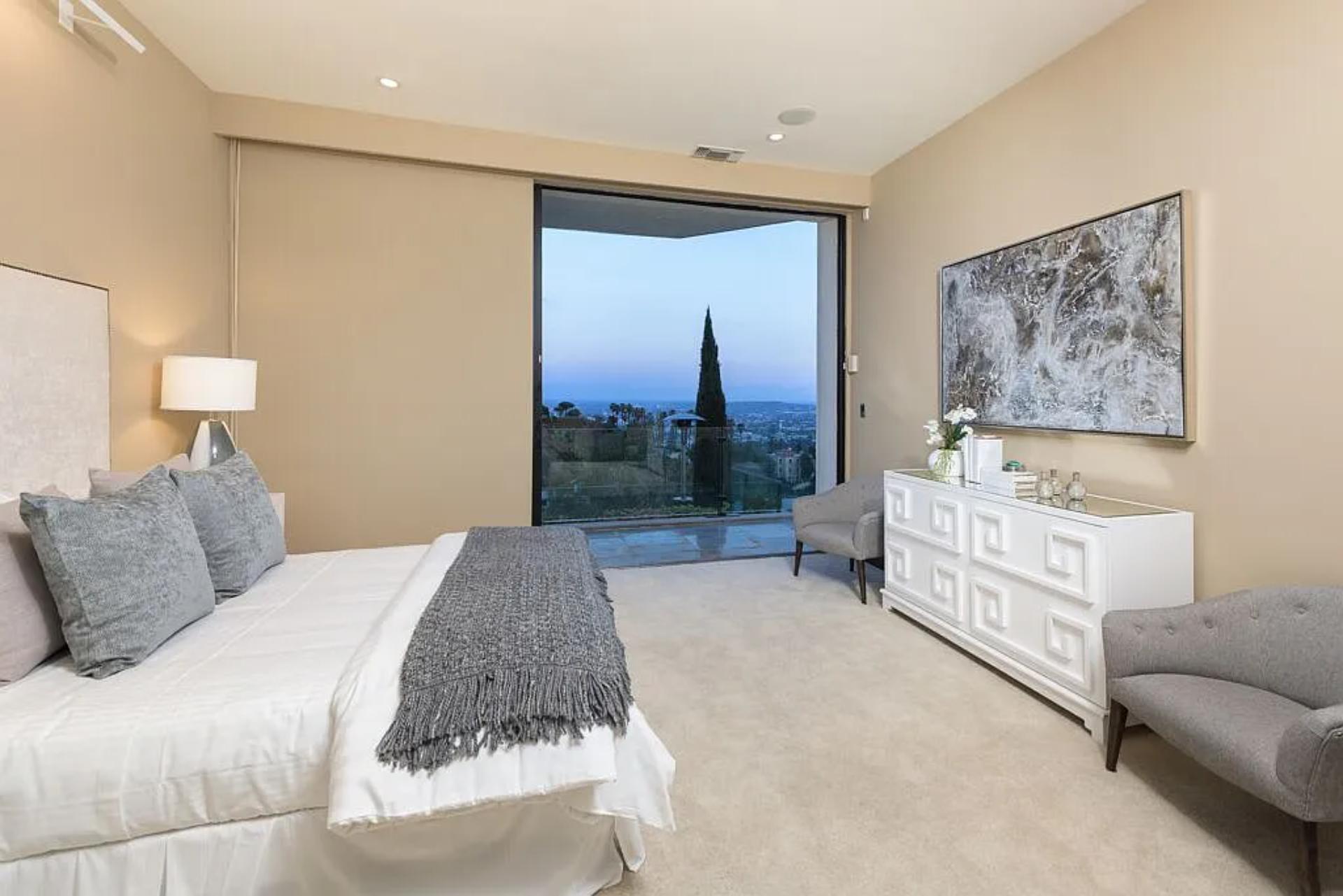 Beverly Crest | Photo 24