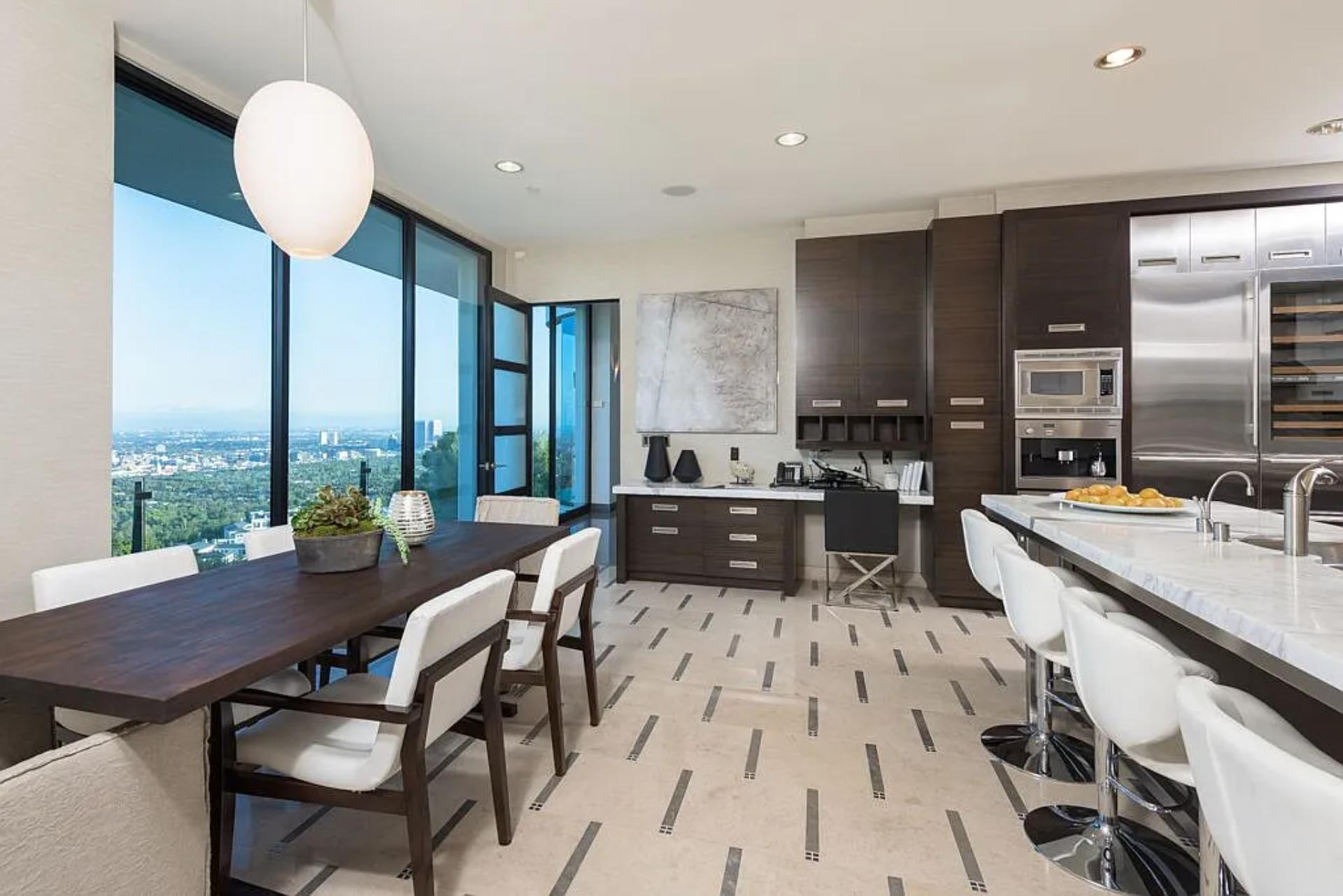 Beverly Crest | Photo 8