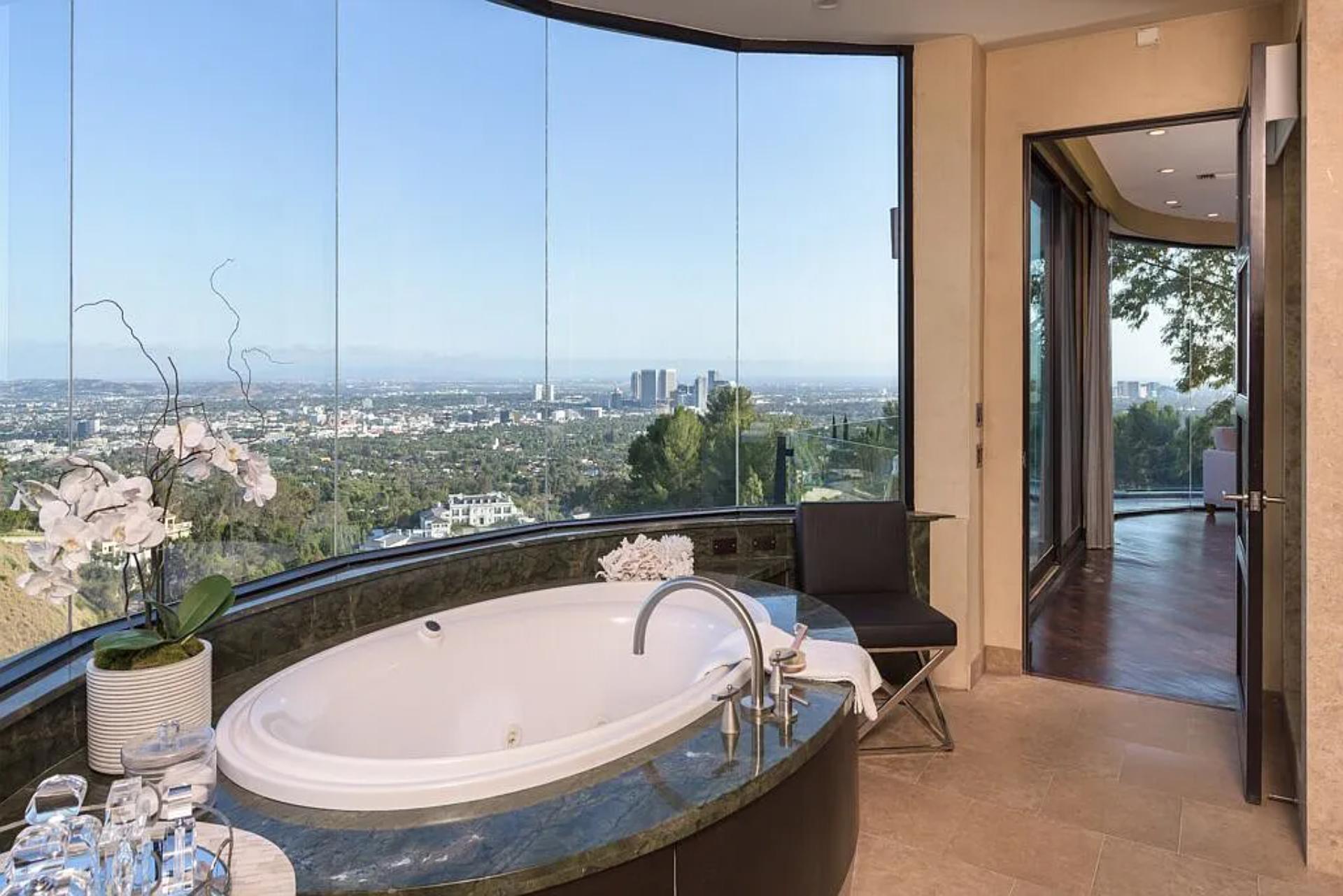 Beverly Crest | Photo 21