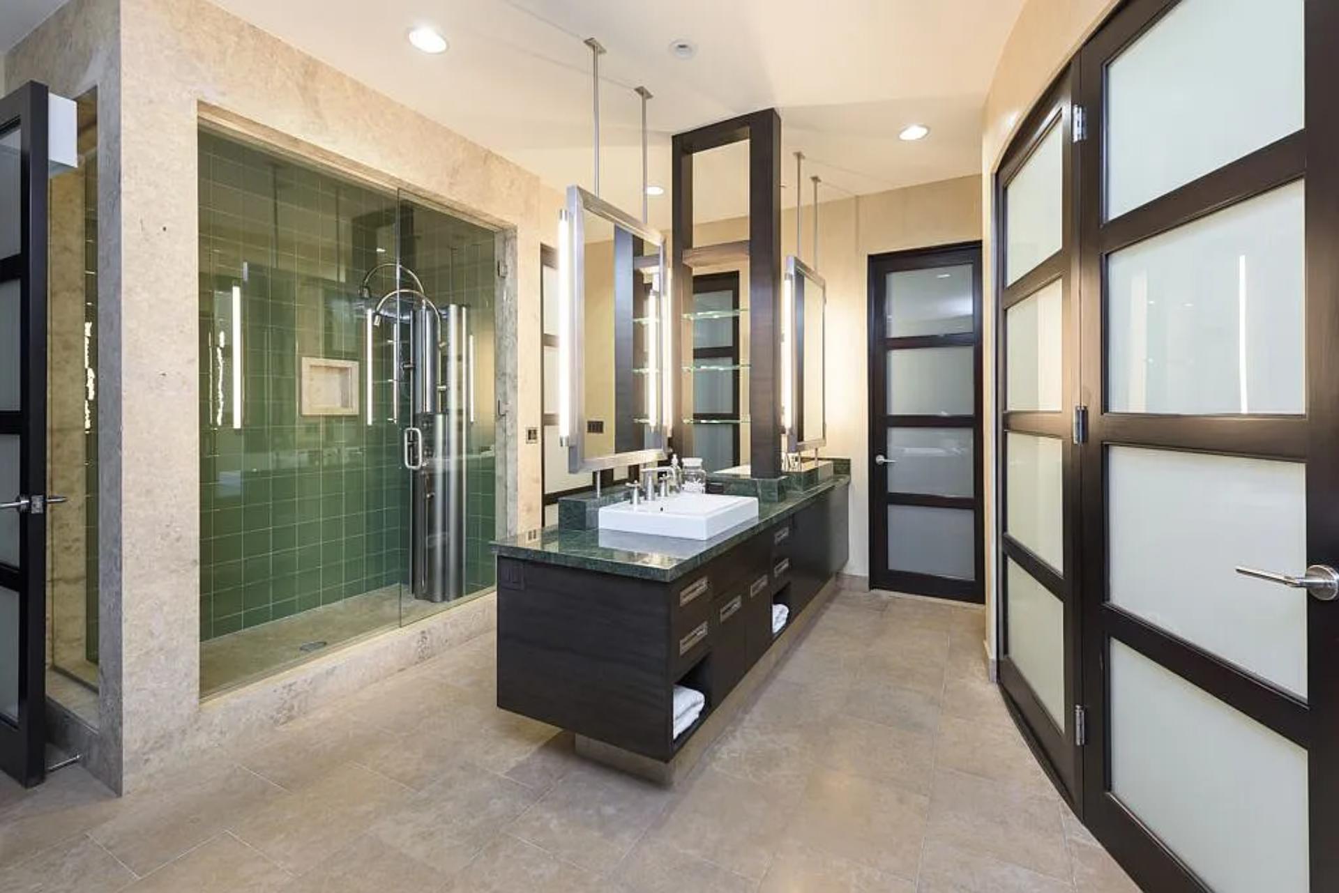 Beverly Crest | Photo 15