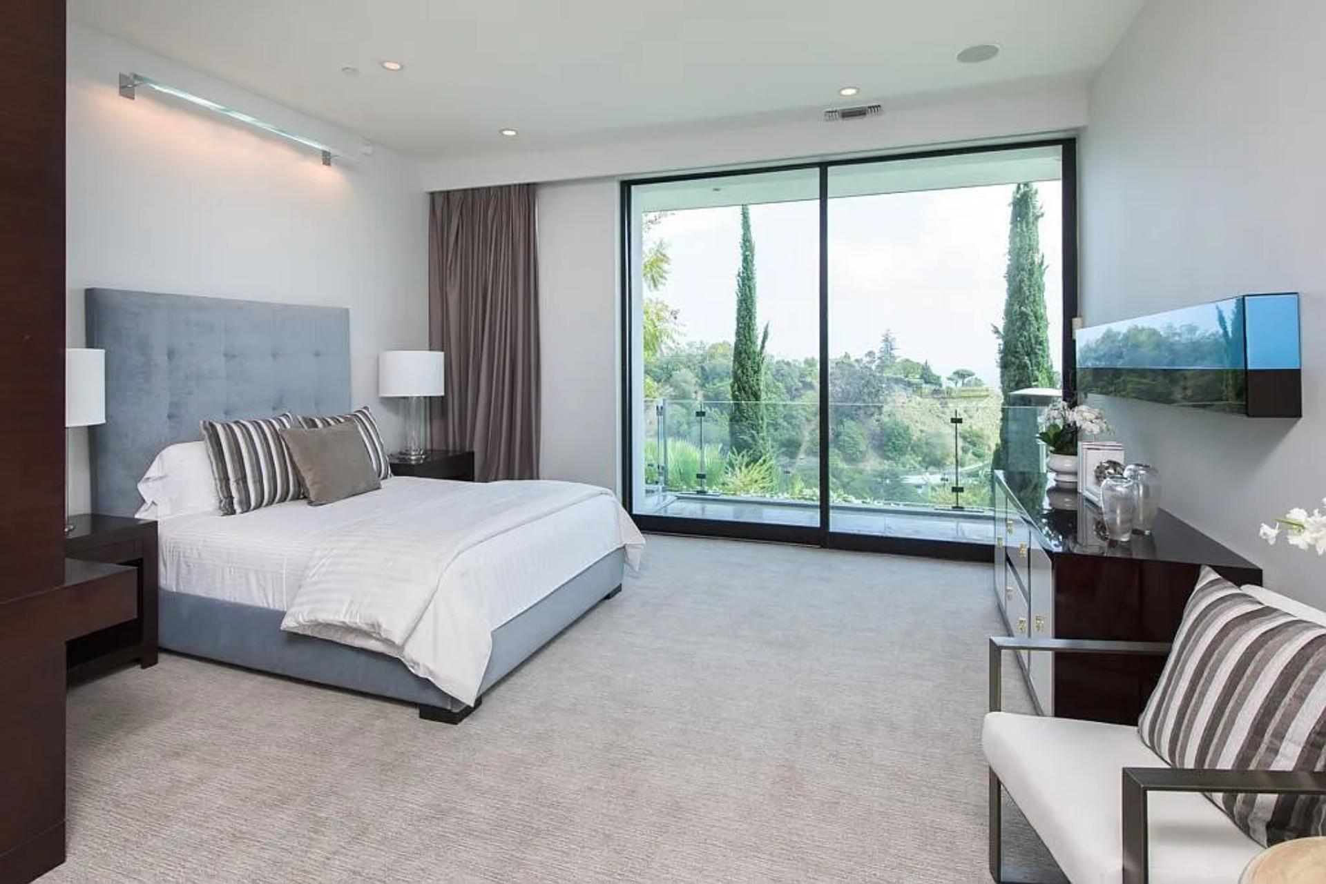 Beverly Crest | Photo 25