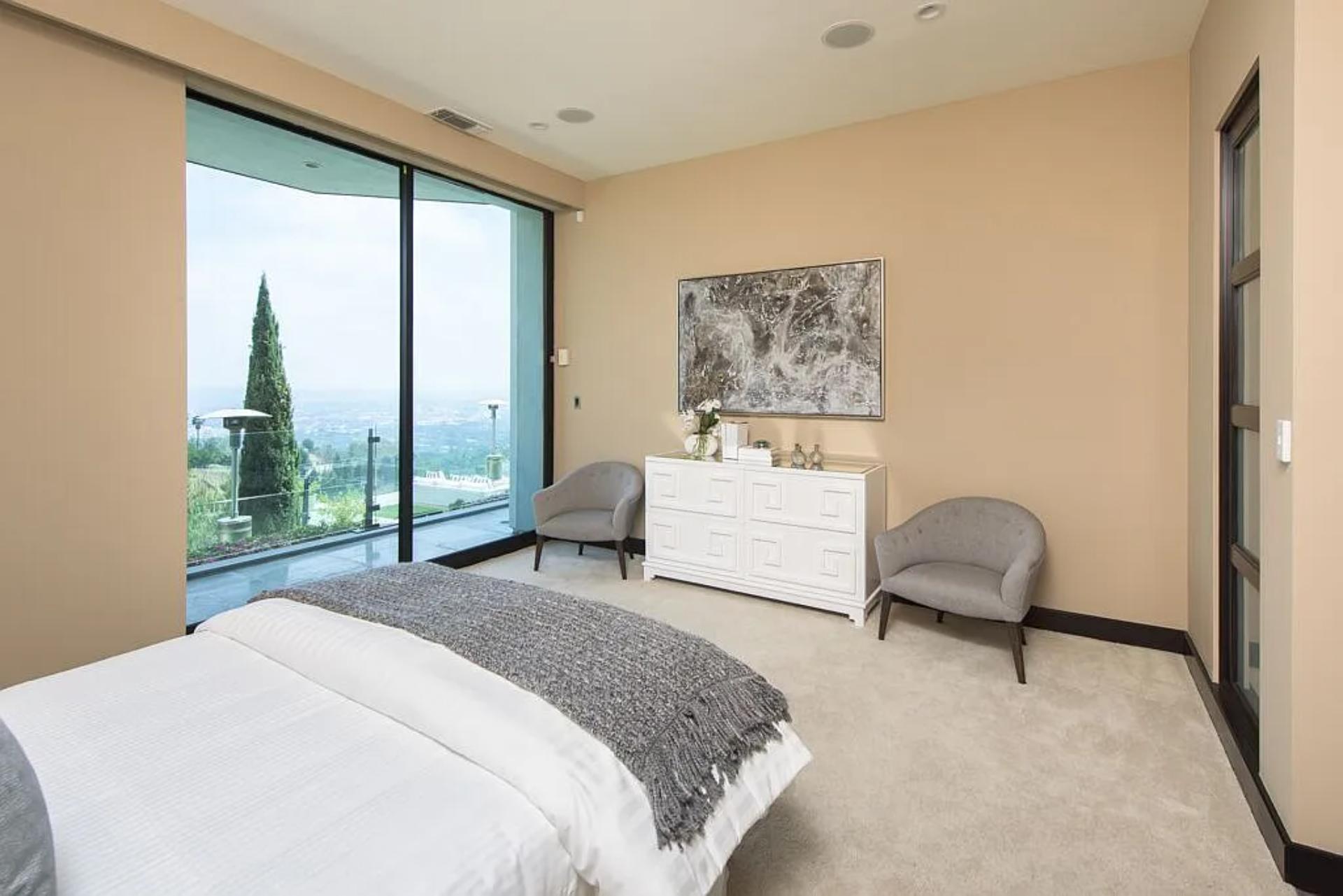 Beverly Crest | Photo 29